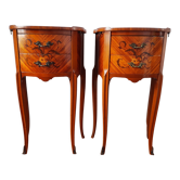 Paire de tables de chevet de style louis xv