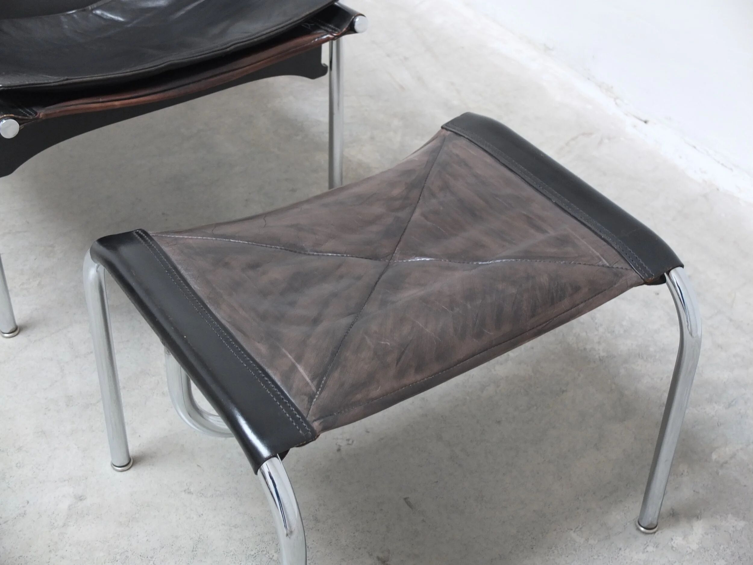 Fauteuil inclinable 'HE1106' avec repose-pieds par Hans Eichenberger pour Strässle, 1978