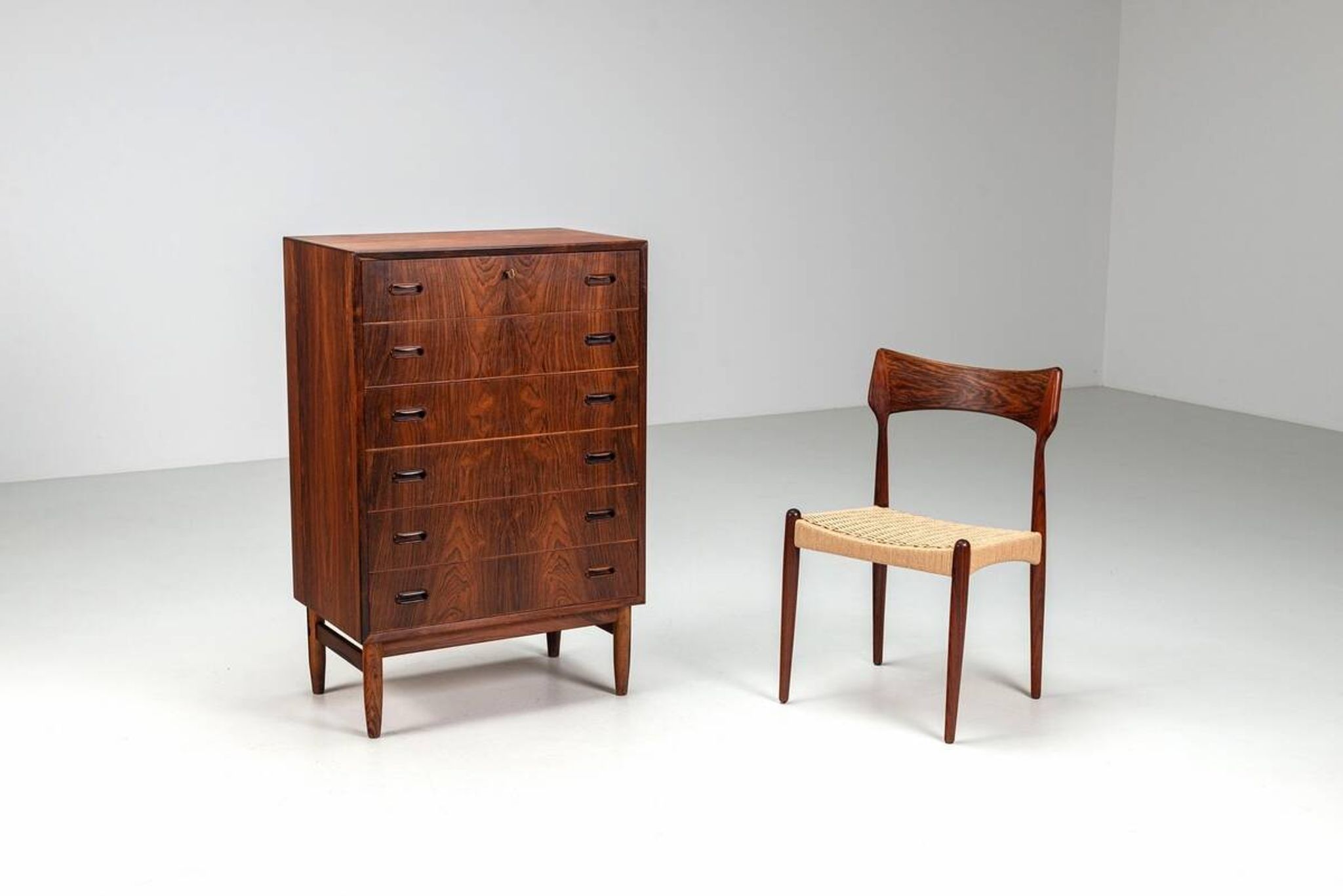 Large Scandinavian chest of drawers in rosewood Denmark 1960