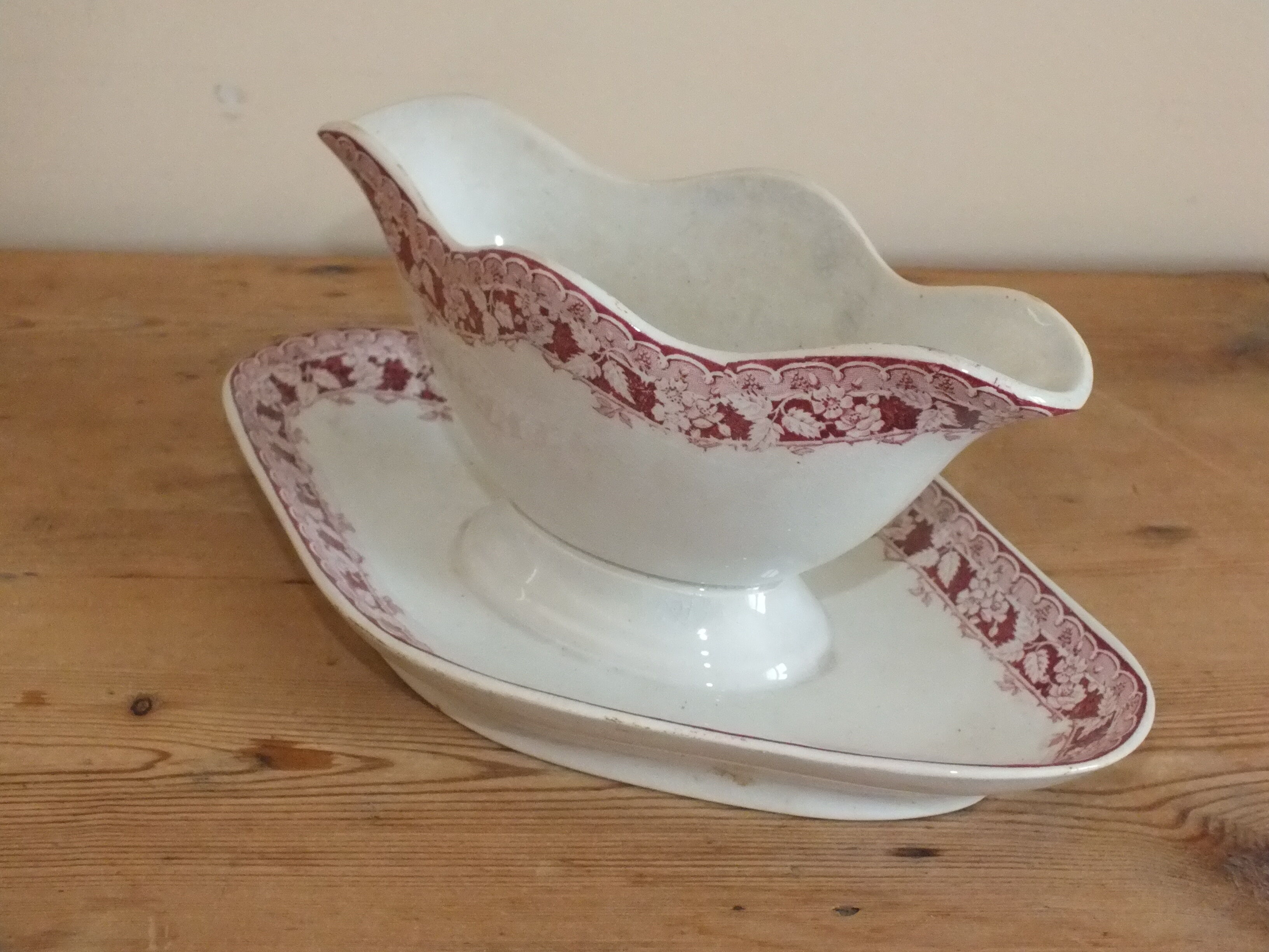 Gravy boat en Terre de Fer Saint Amand and Hamage service Murier