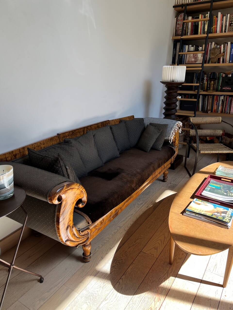 Large Biedermeier sofa for 3/4 people in striped Norwegian wood – 19th century