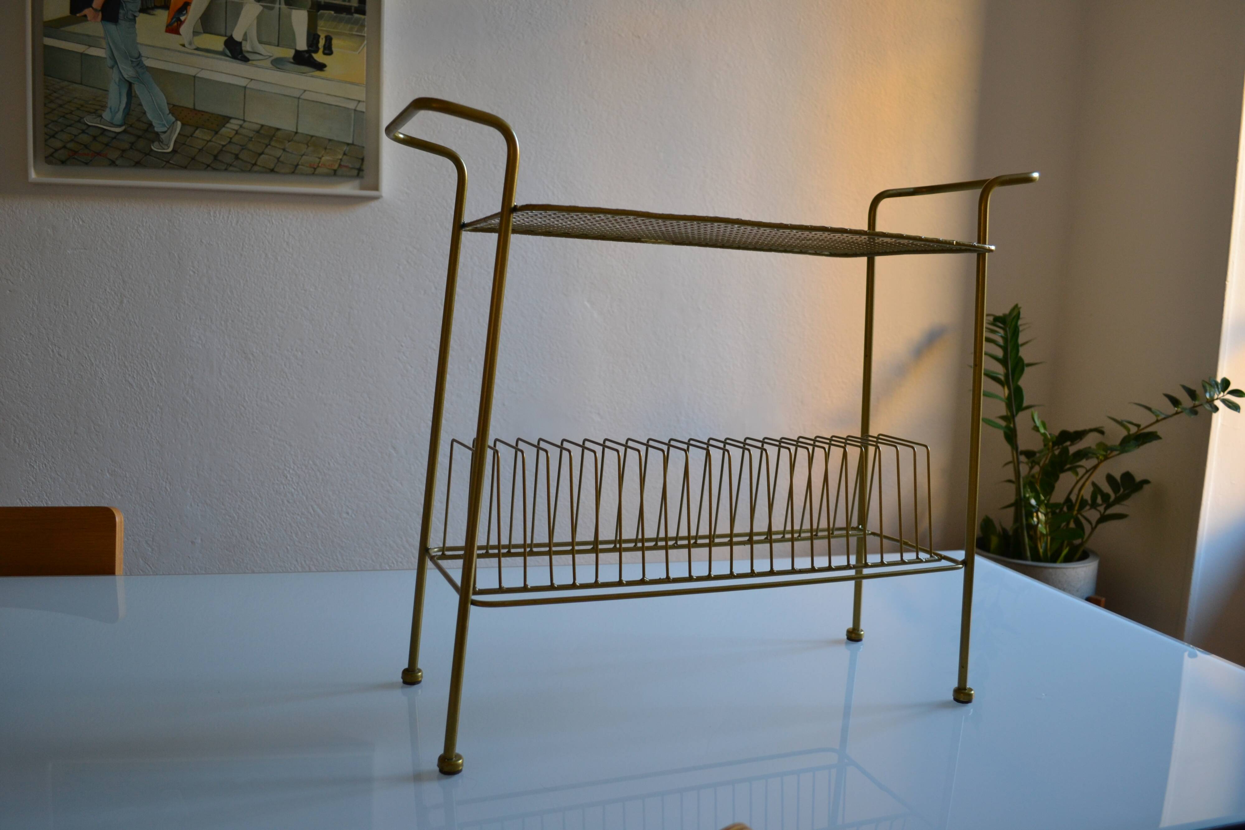 Vintage end table / coffee table & magazine rack