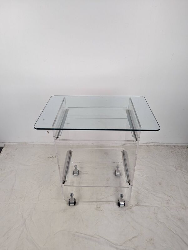 Desserte en plexiglass éditée par les « Invisibles du marais »