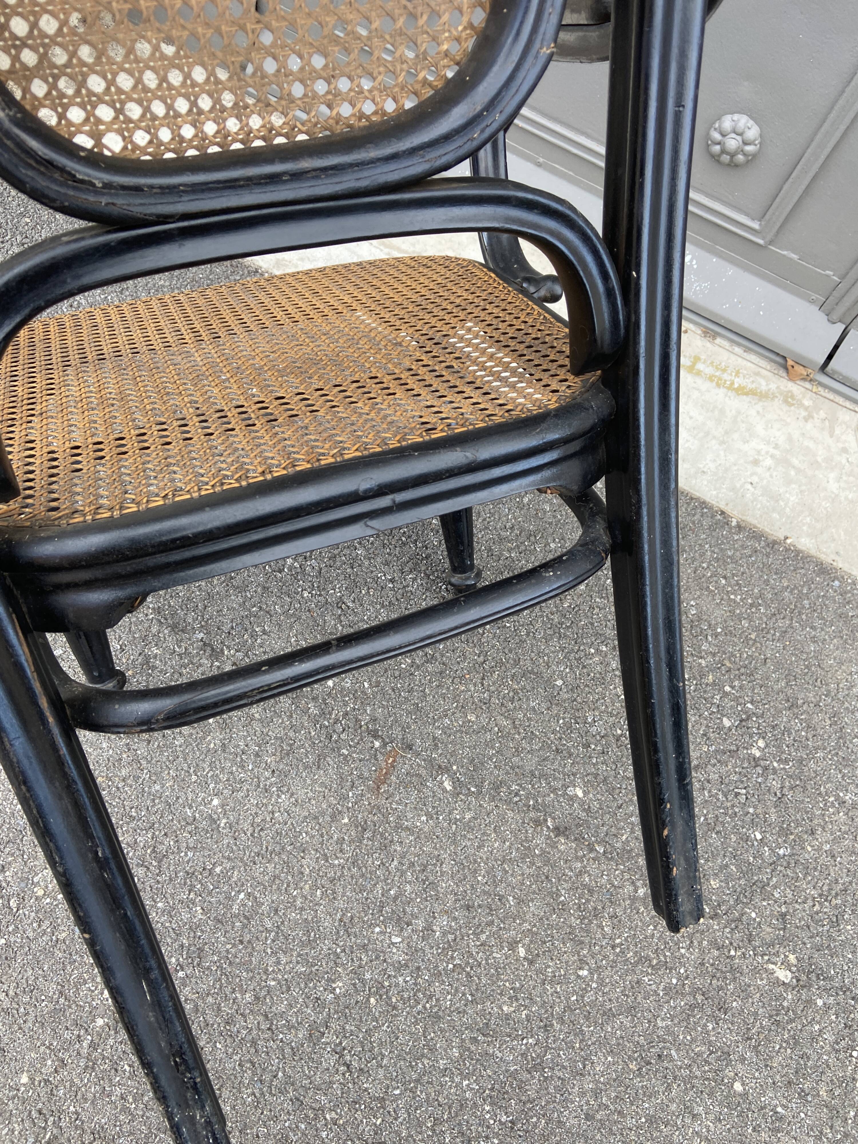 Curved wooden armchair Thonet Nr 1032