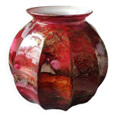 Vase boule godronné, en verre d Art laqué. Décor volutes de fumée tons roses, inclusions poudre d or. Signé Sylvie Montagnon. Dim 20 x 20 cm