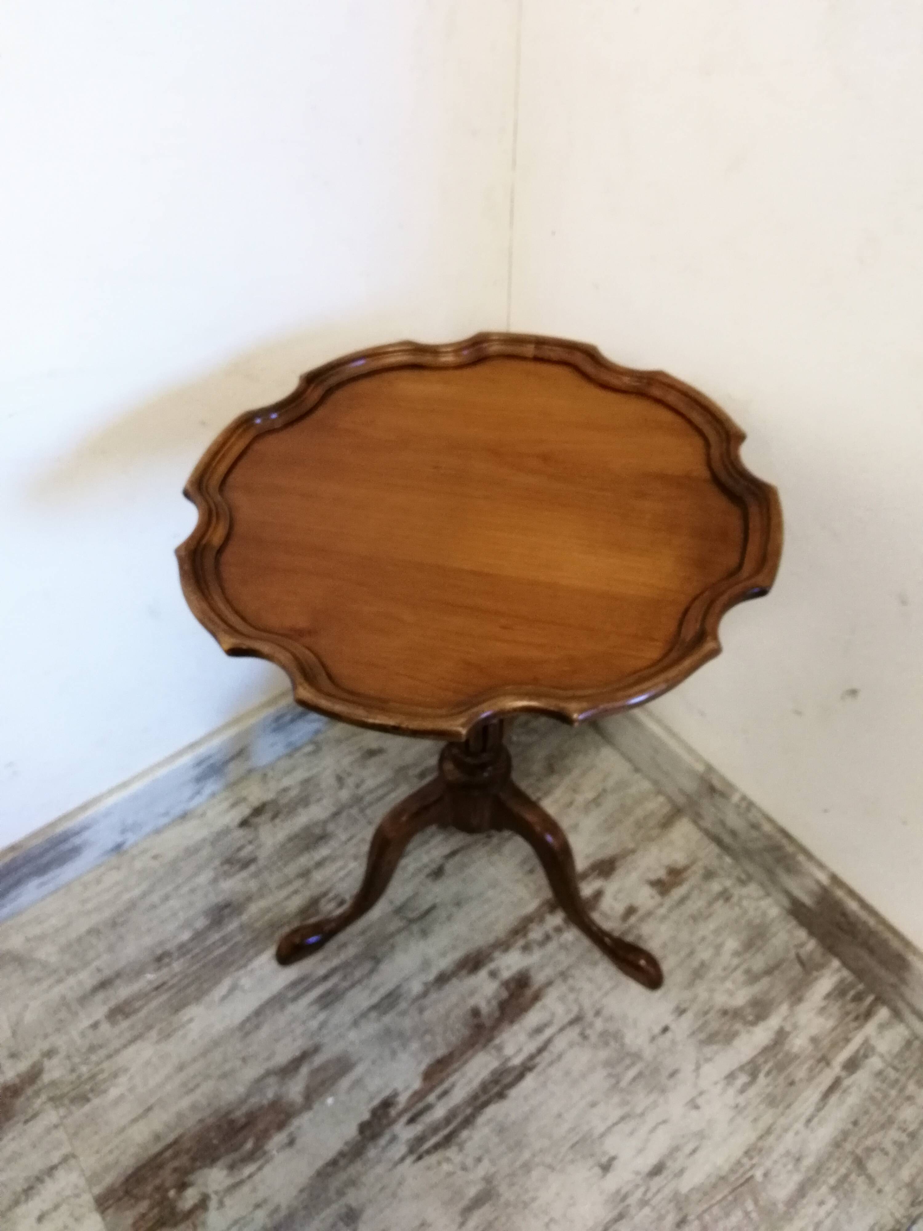 Wooden pedestal table