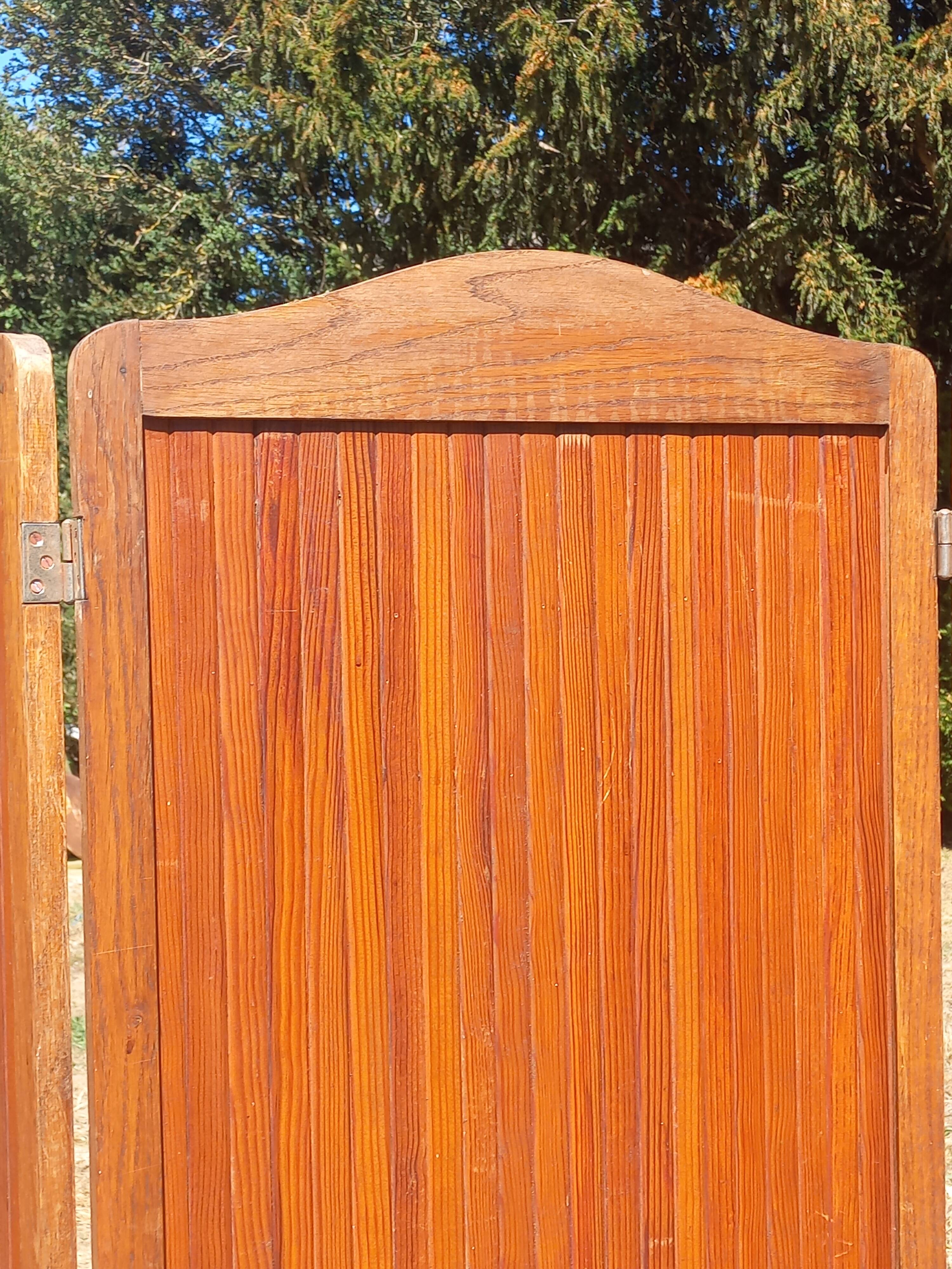 1930s bistro screen with slats