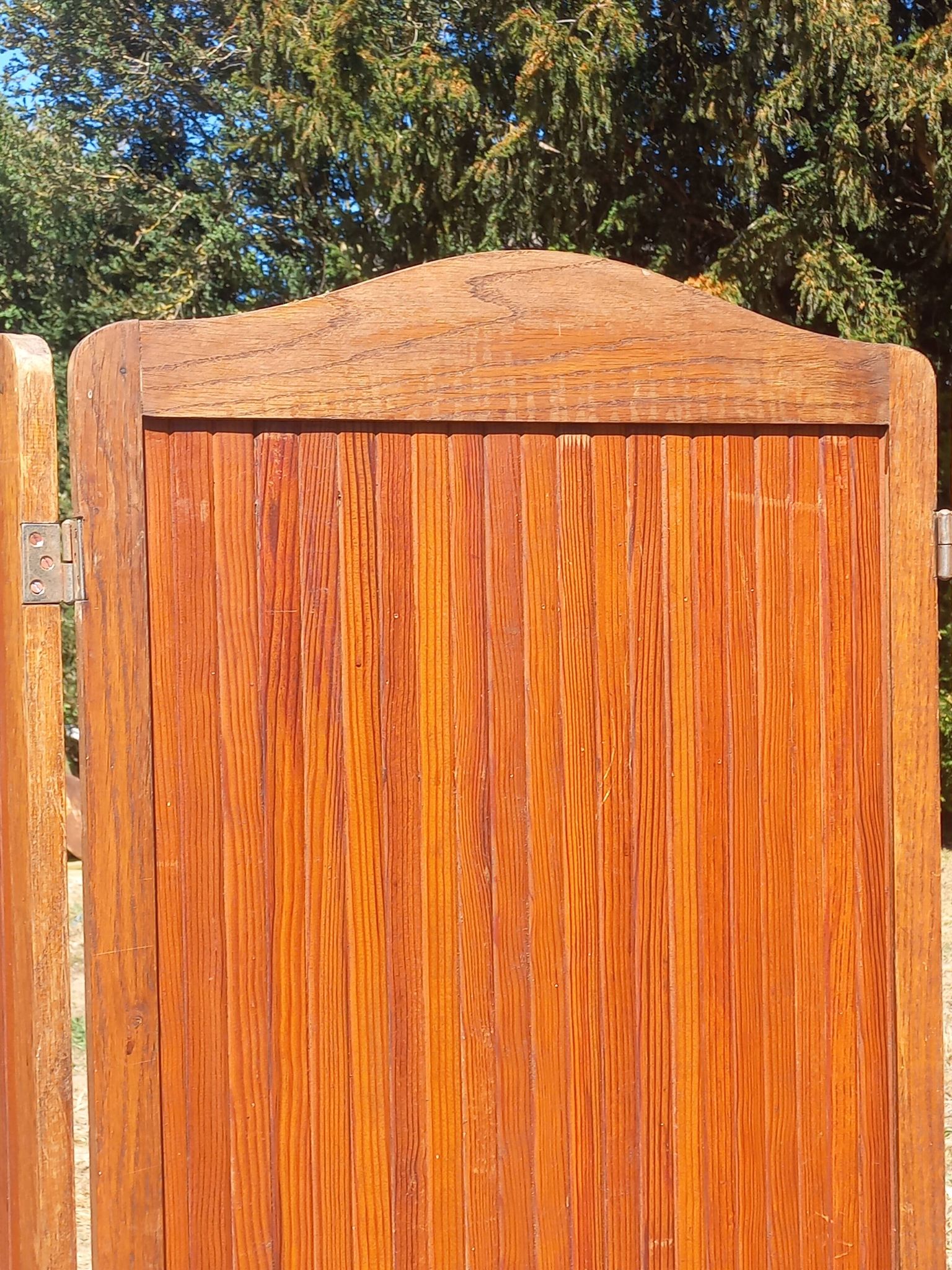 1930s bistro screen with slats