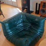 100% original et vintage (années 70) - Ensemble canapé Togo 4 à 5 personnes - Banquette 2 places, Banquette 1 place et angle 1 à 2 places en cuir vert forêt par Ligne Roset