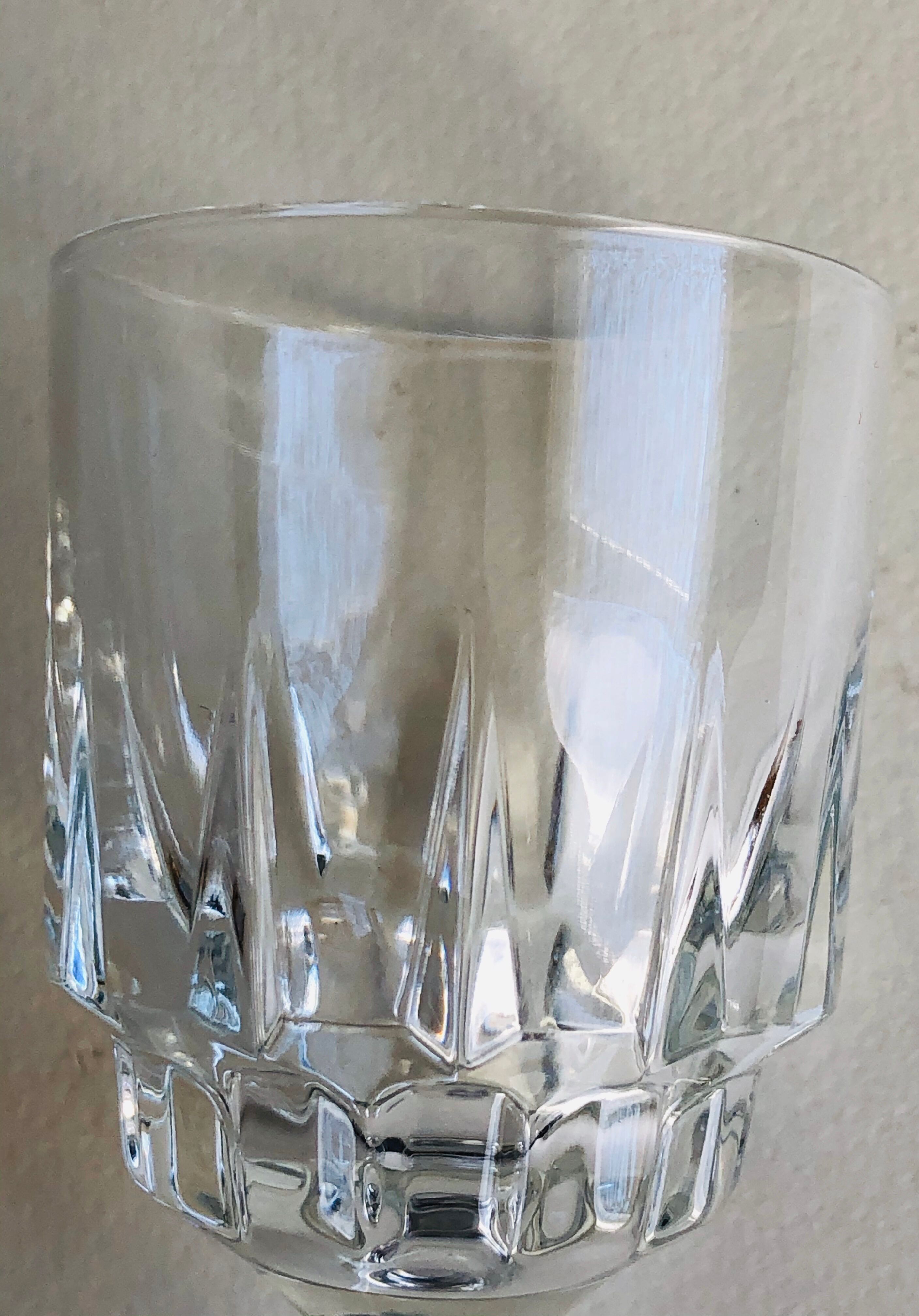 Ensemble de dix verres à liqueur en verre