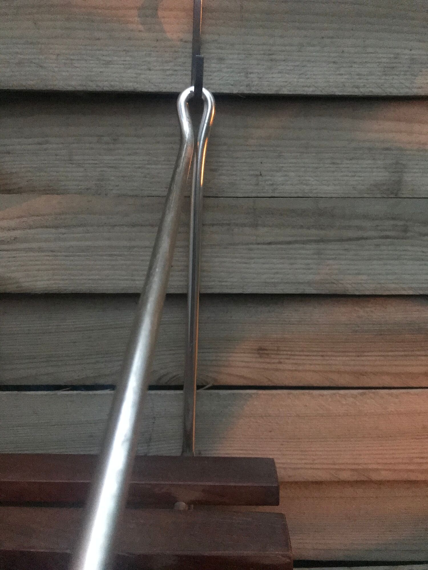 Wall hanger to hang vintage 60s