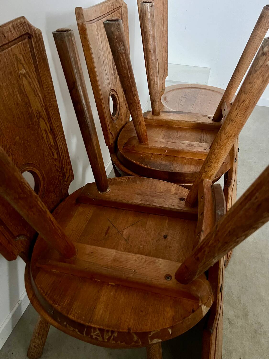 Set of 5 vintage 70s Brutalist design solid wood chairs
