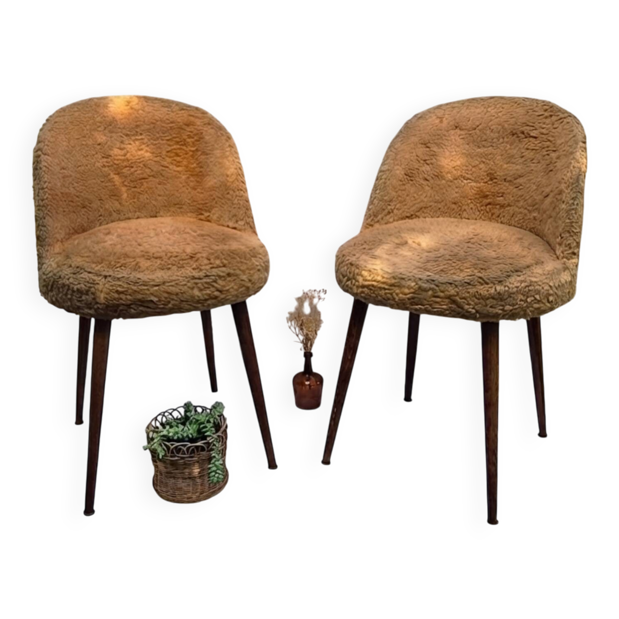 2 Scandinavian chairs with compass legs in faux fur and blue satin covers, 1970.