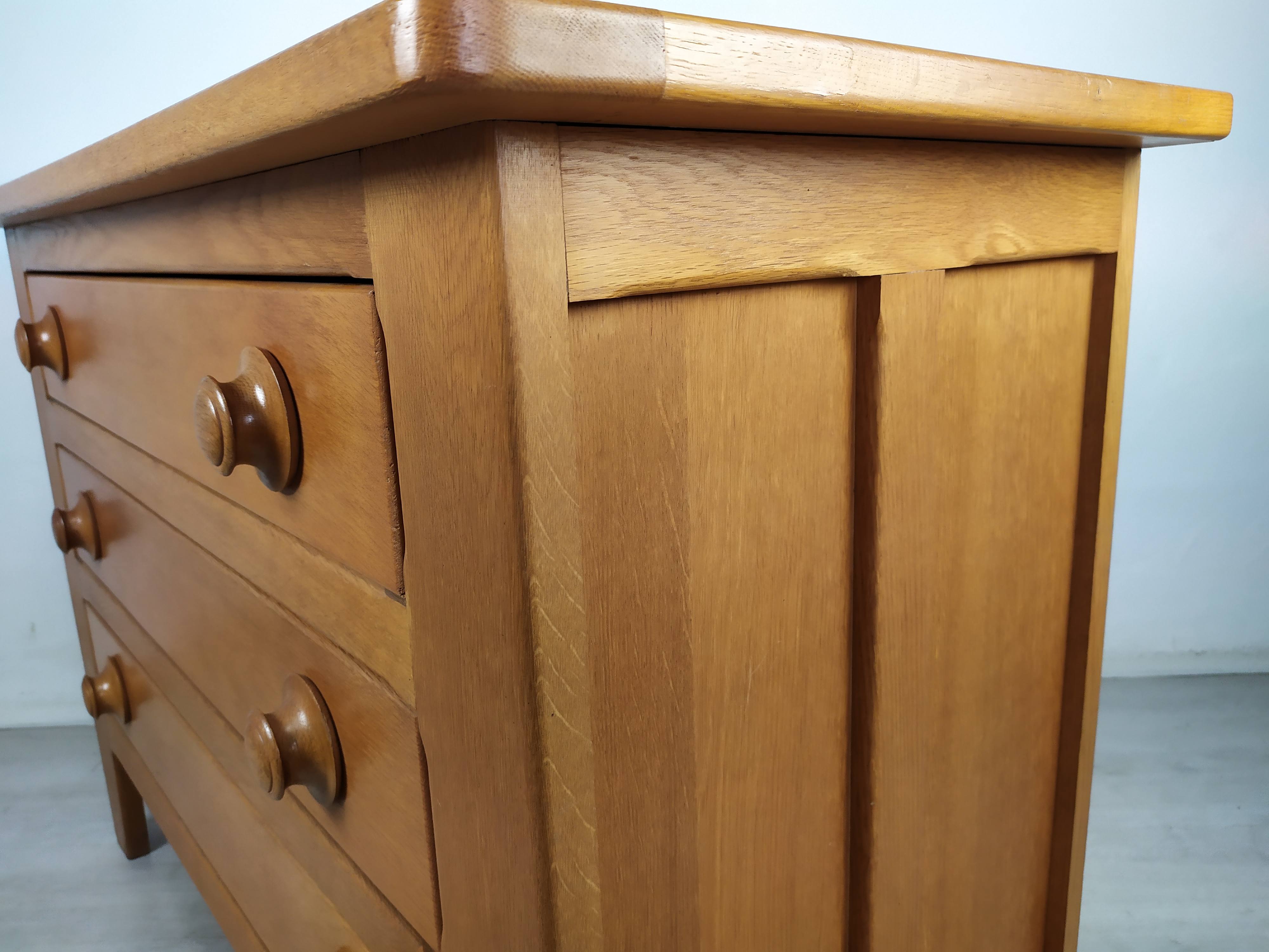 Vintage oak chest of drawers
