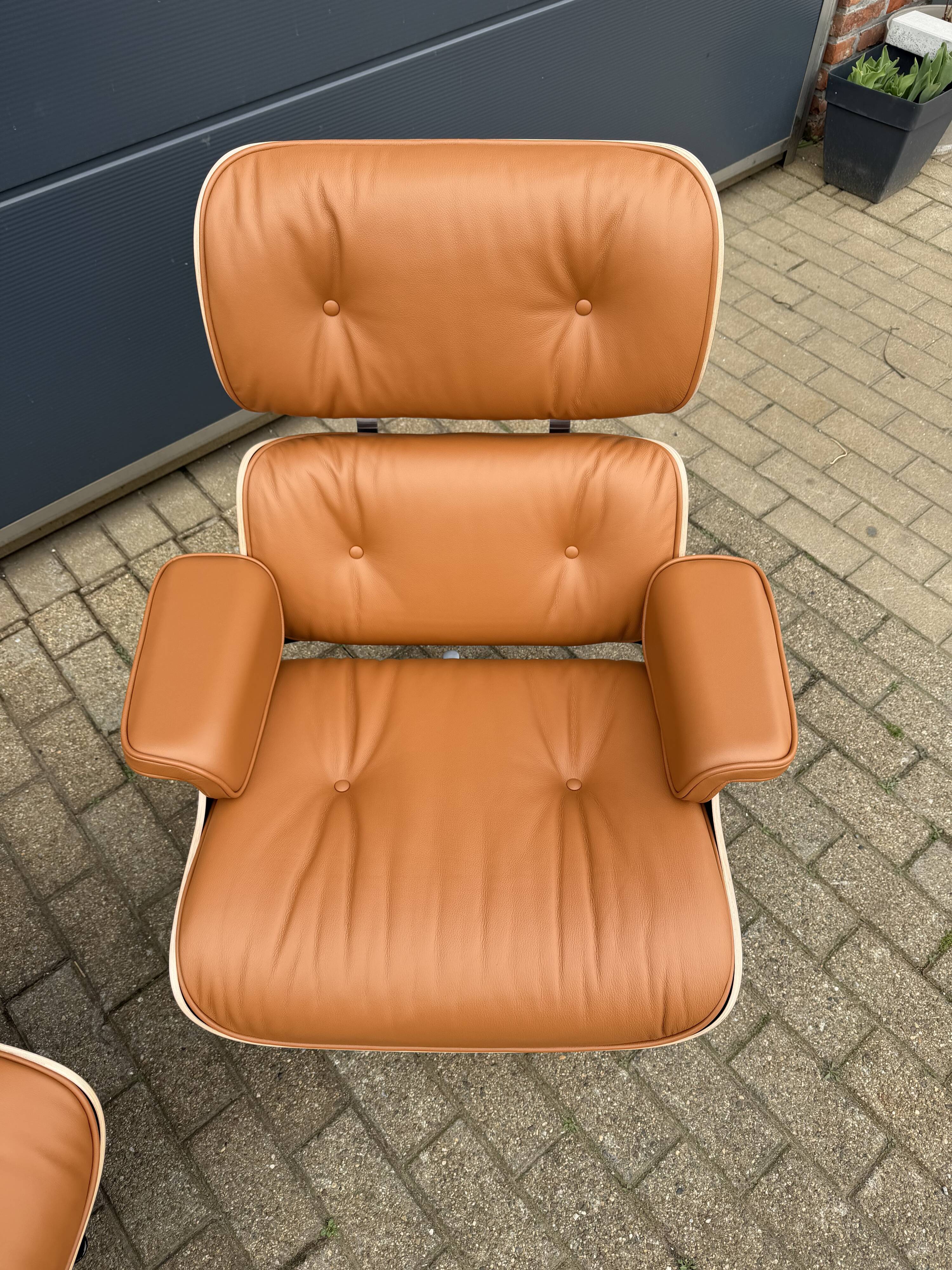 Vitra Eames Lounge Chair XL + Ottoman, Cognac leather & Santos Rosewood