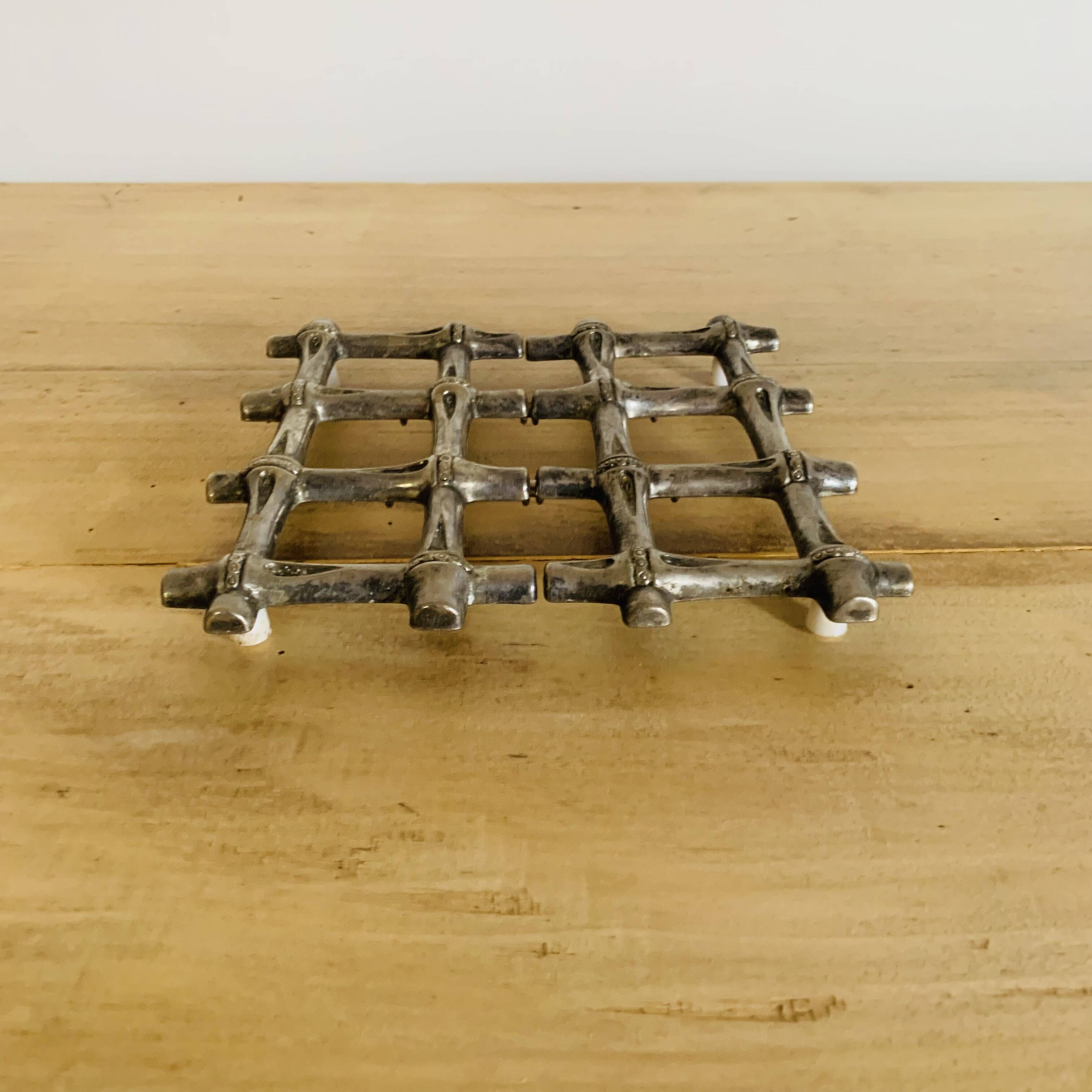 Silver metal table mat imitating bamboo