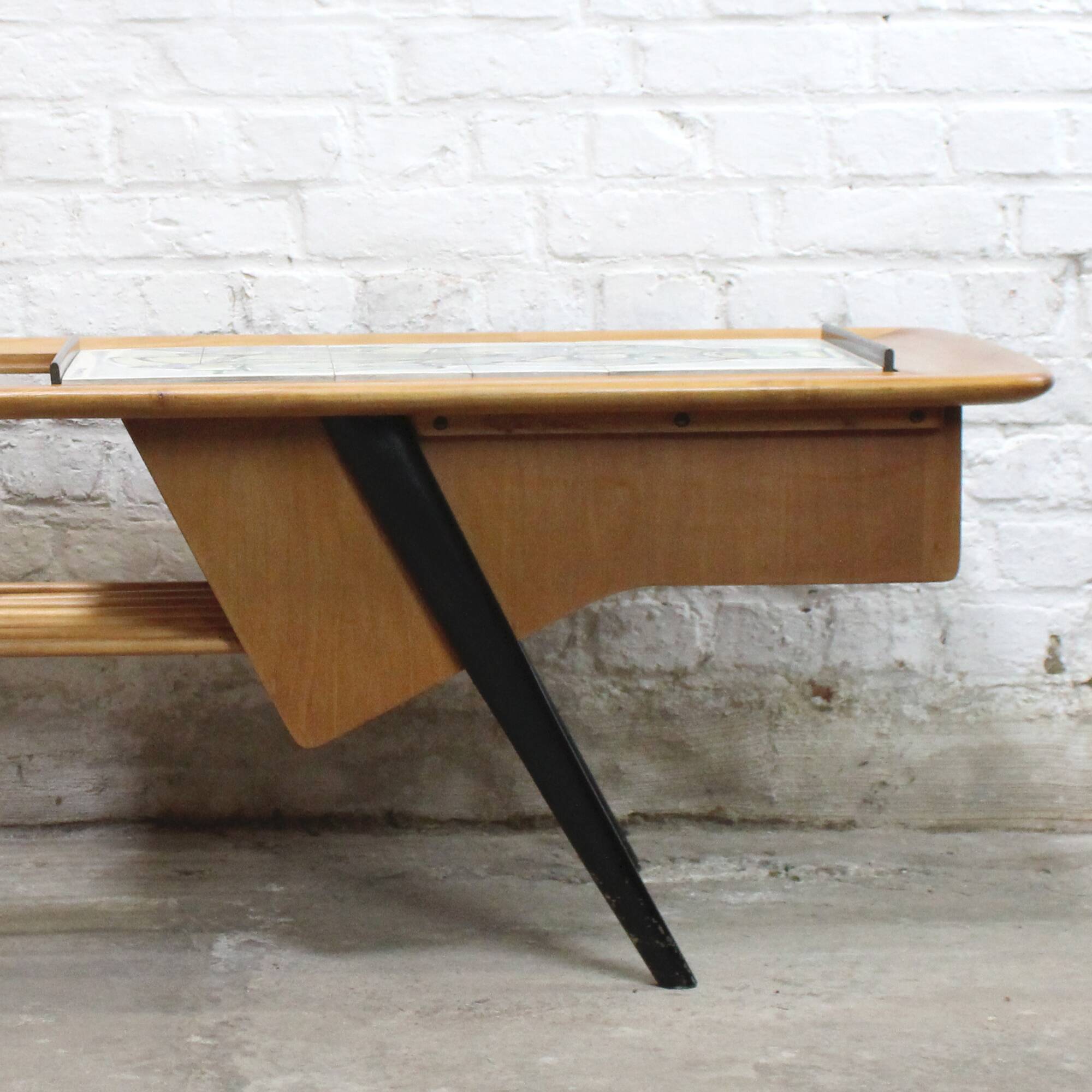 Table de salon - bar modèle 210 par Alfred Hendrickx pour Belform 1956
