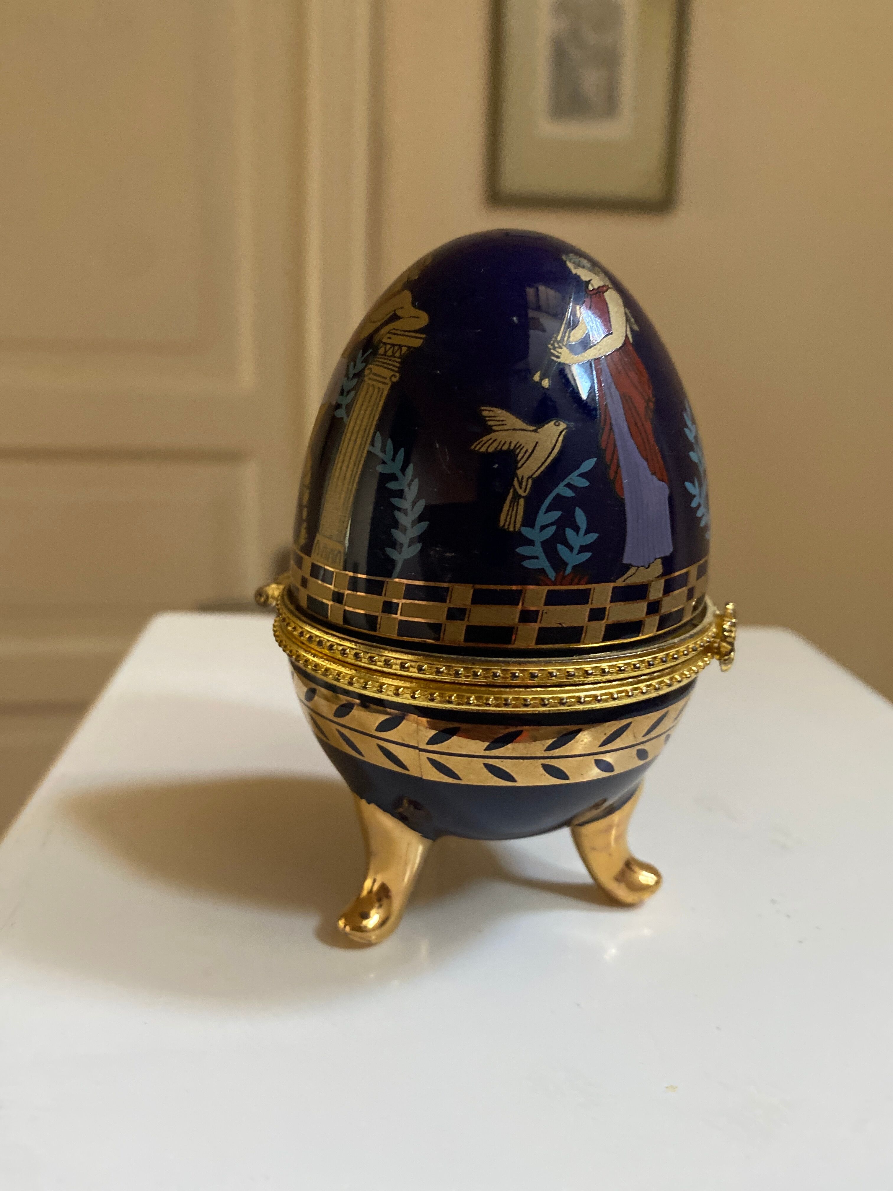 Egg jewelry box