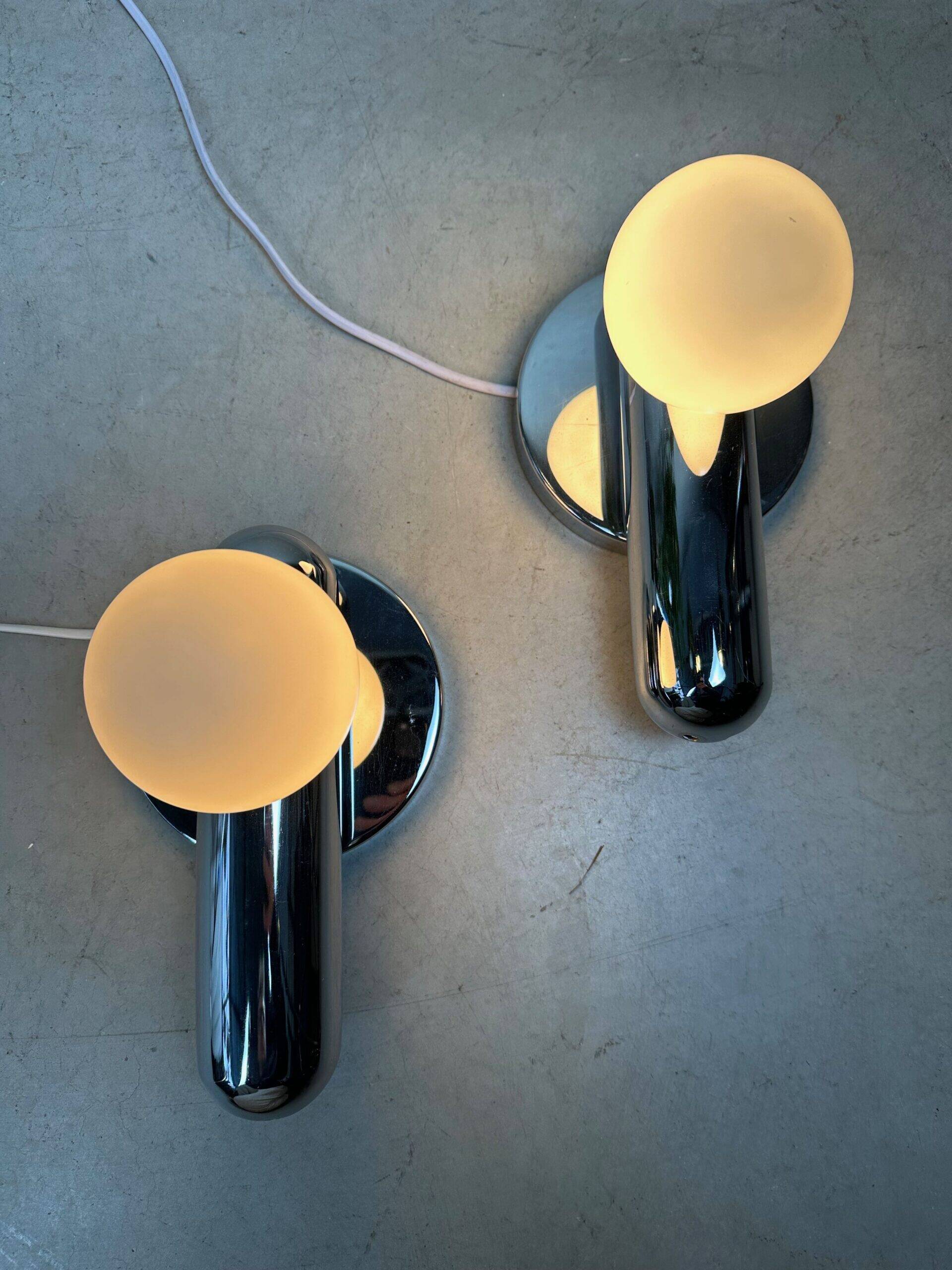 2x vintage design wall lamps – chrome and opaline