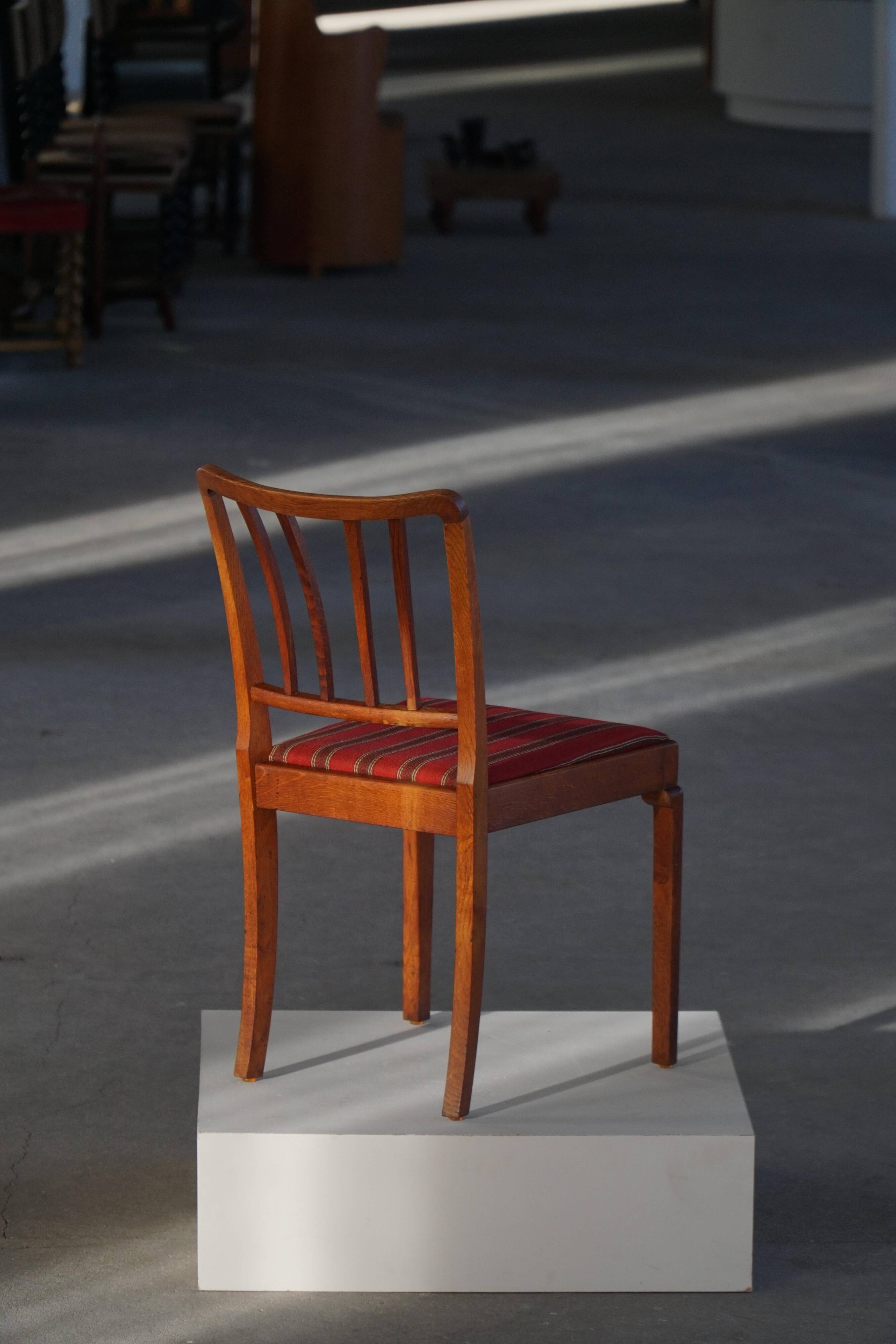 Set of 6 modern classic Danish dining chairs, oak with upholstered seats, 1950s.