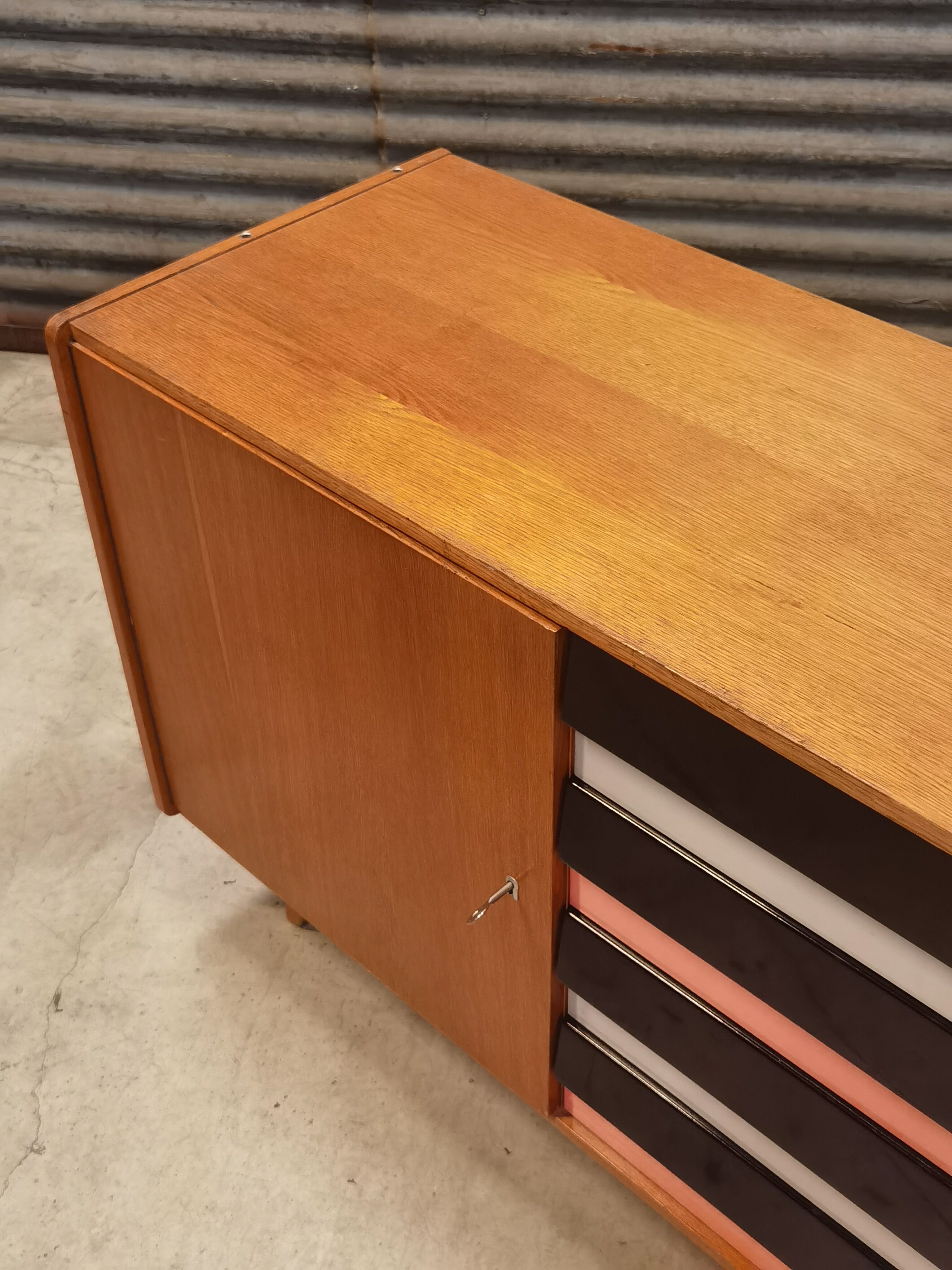 Buffet U 458 Jiri Jiroutek pour Interier Praha 1960