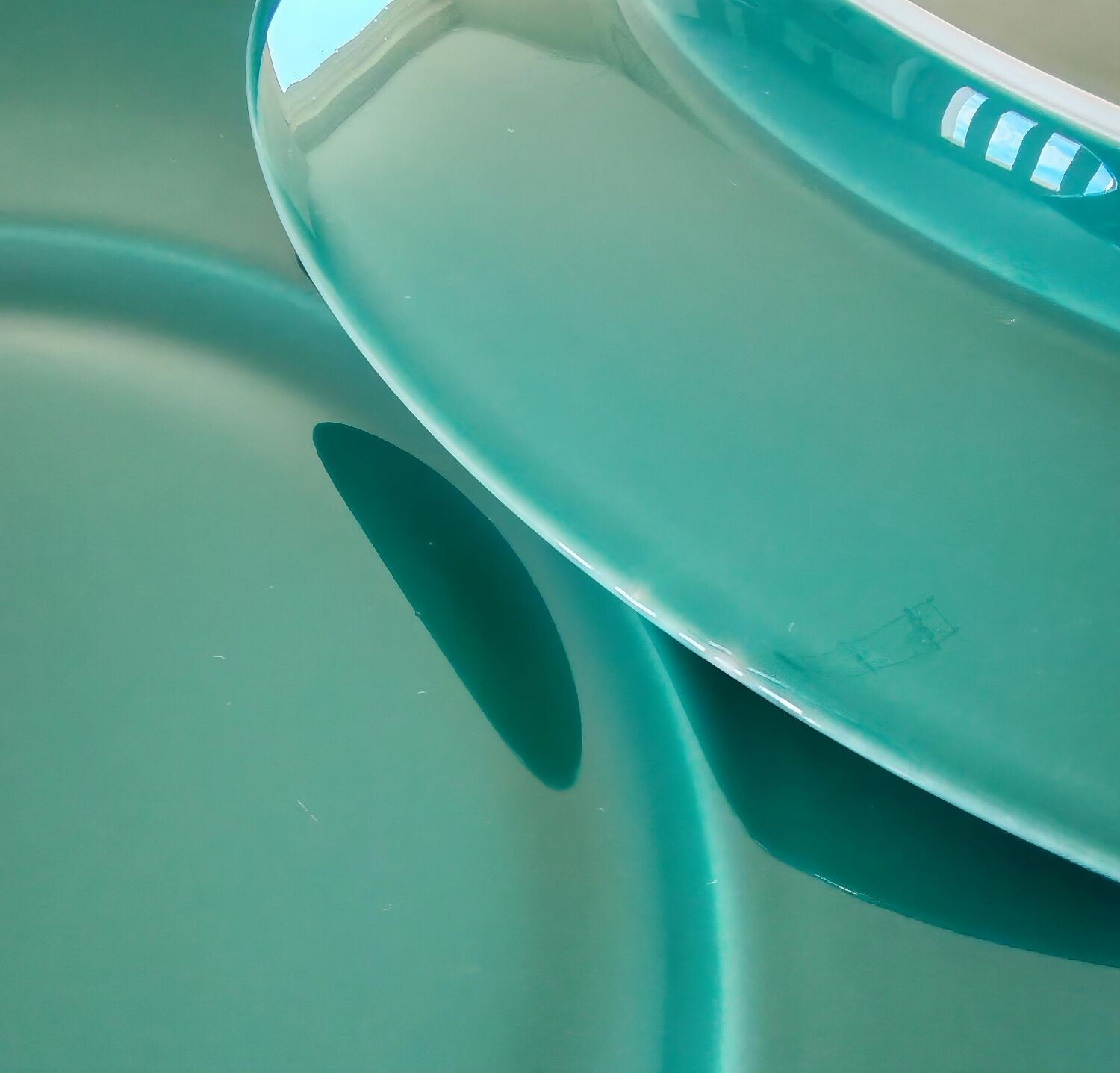 Porcelain serving plates