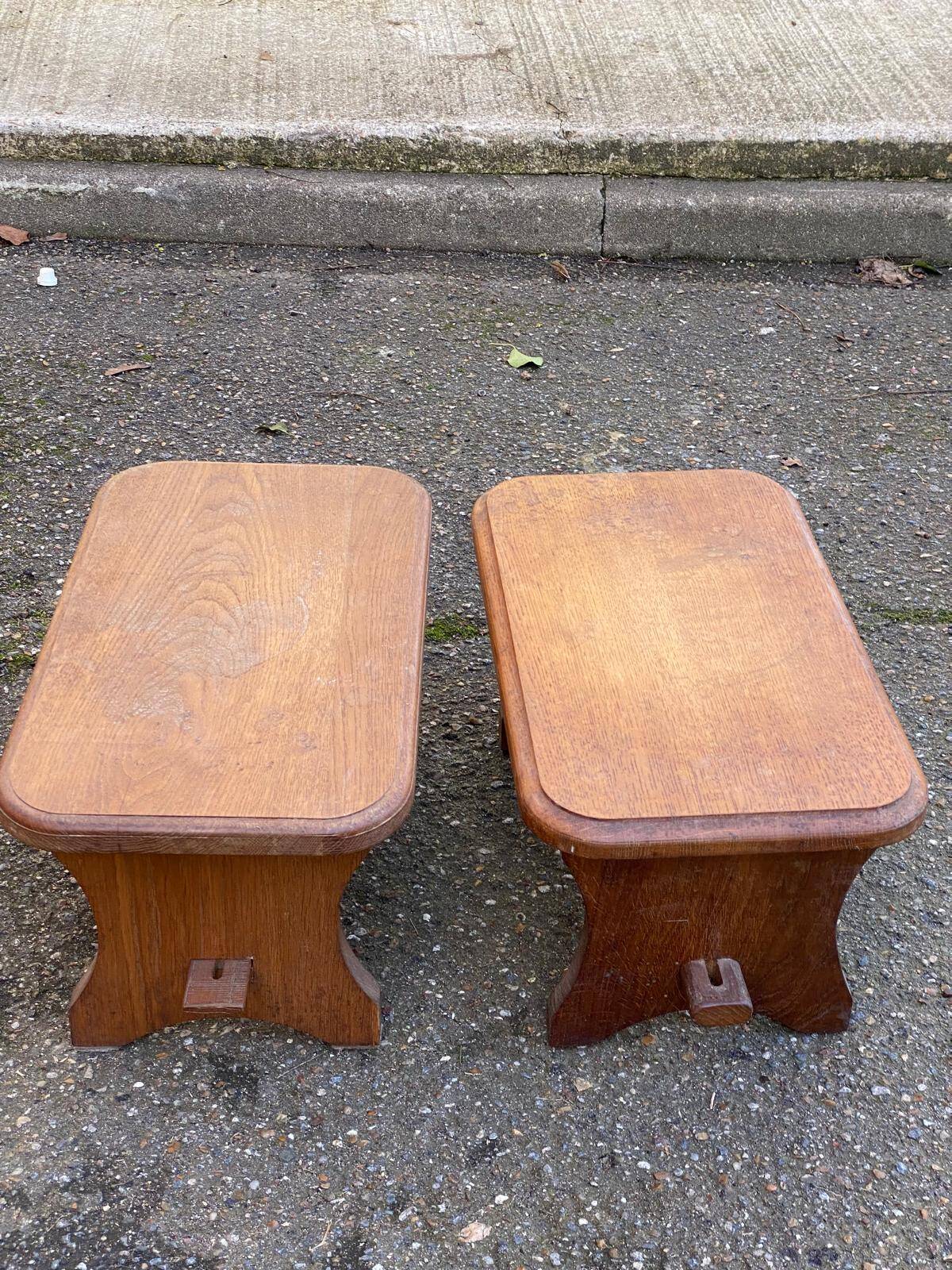 2 vintage farmhouse stools in solid oak from the 19th century.