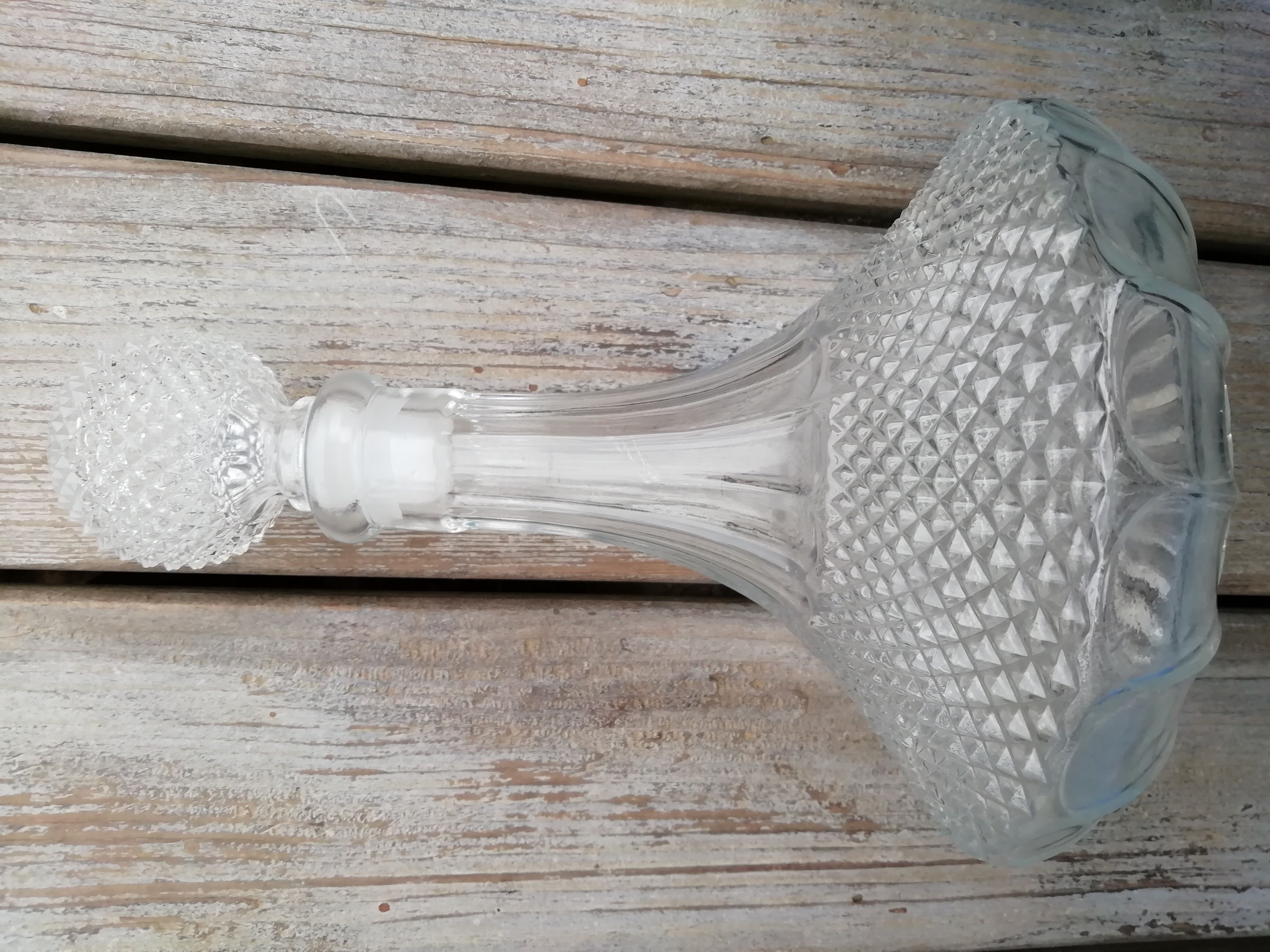 Diamond tip glass decanter