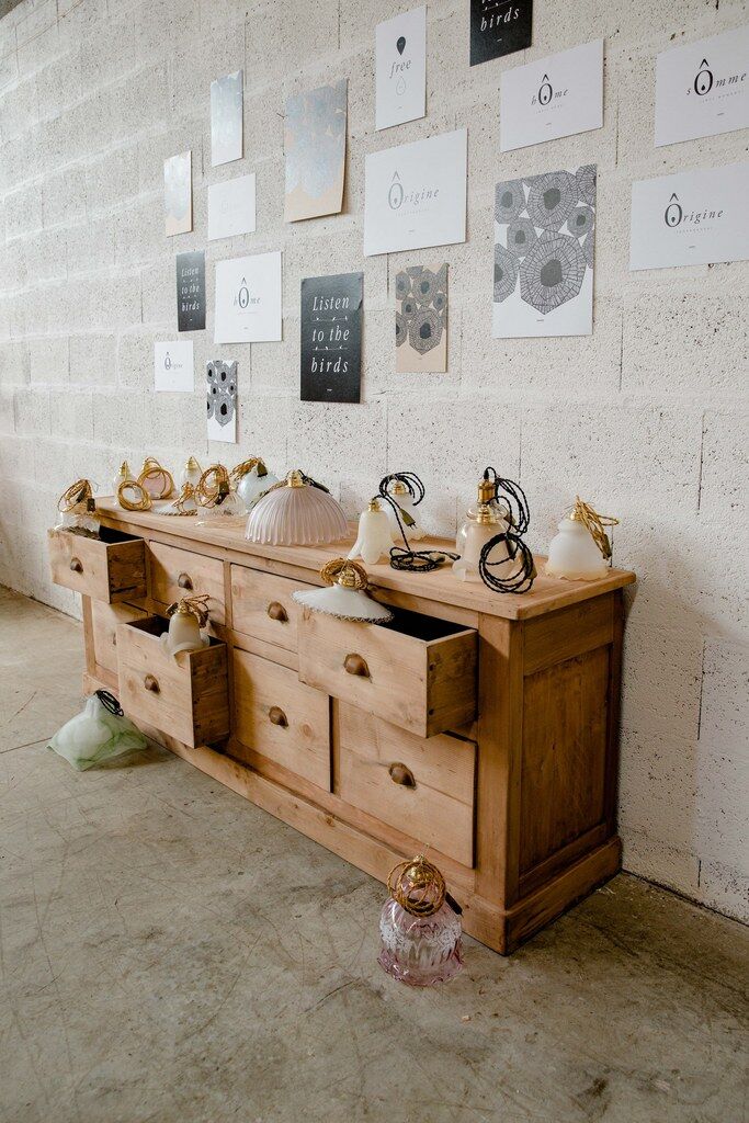 Opaque Tulip walking lamp