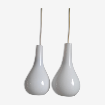 Set of two suspensions in white opal glass