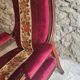 Fauteuil Louis-Philippe en acajou et velours bordeaux, décor floral