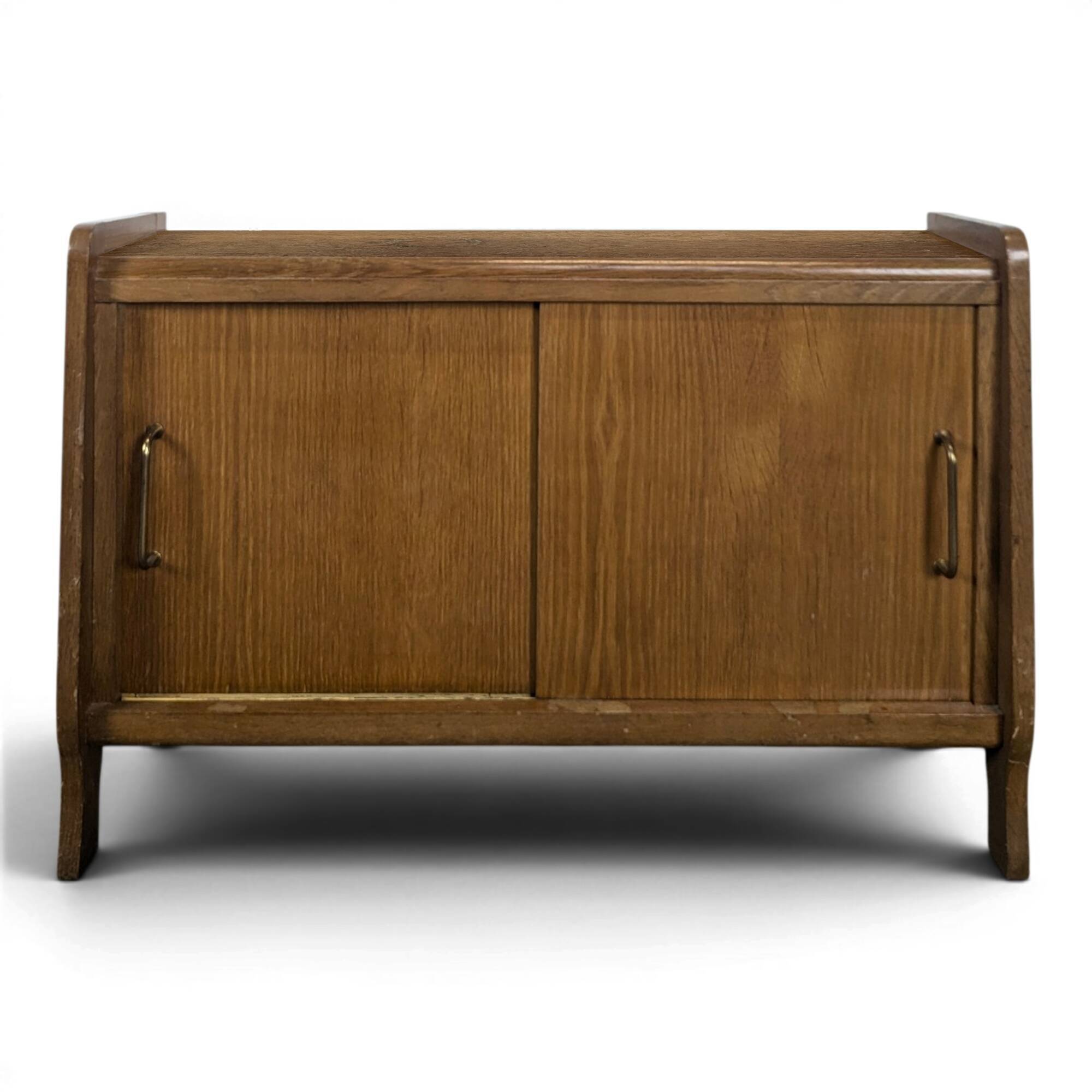 Buffet moderniste en chêne à porte coulissante