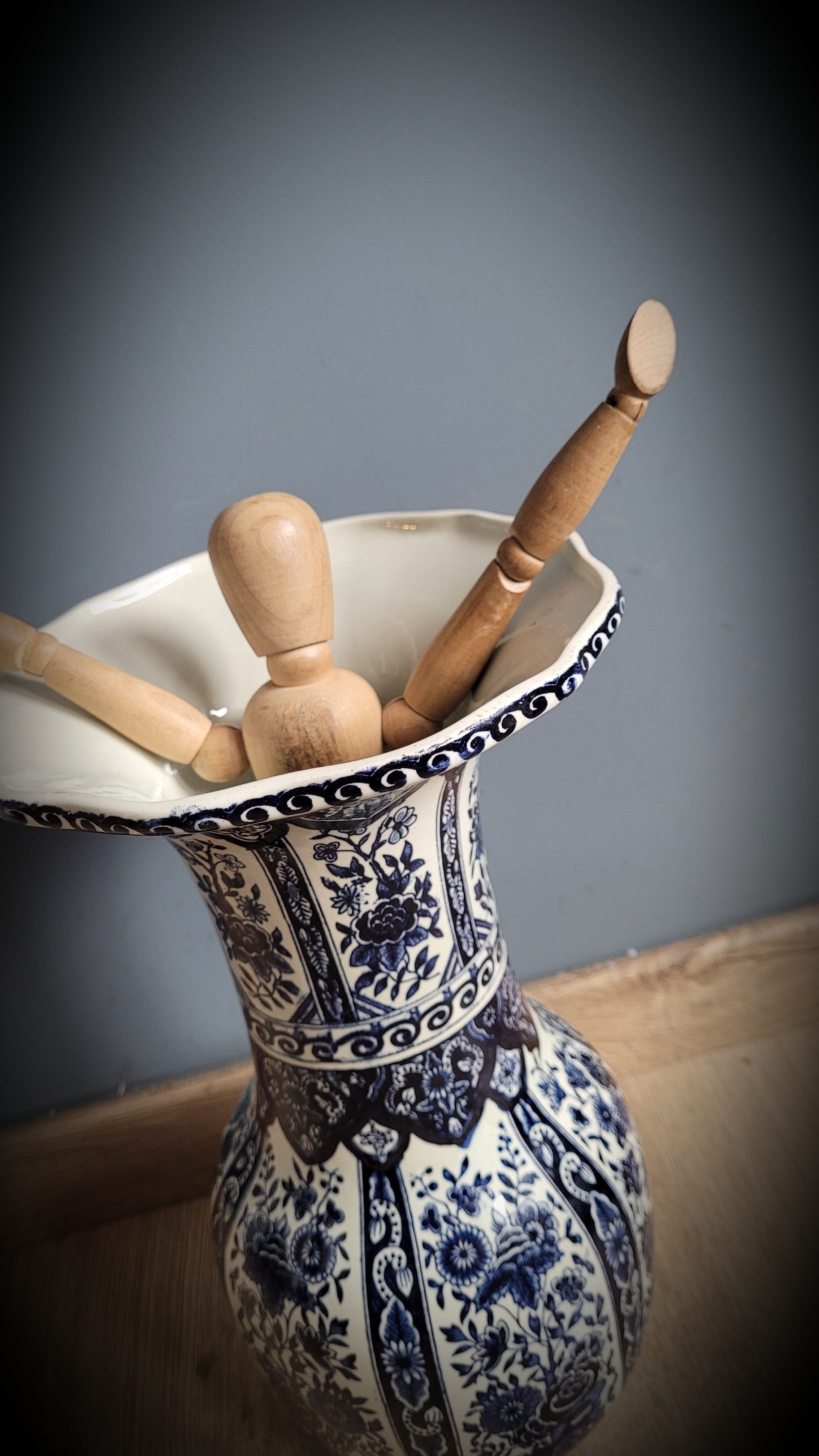 Ceramic vase Delft Boch 41