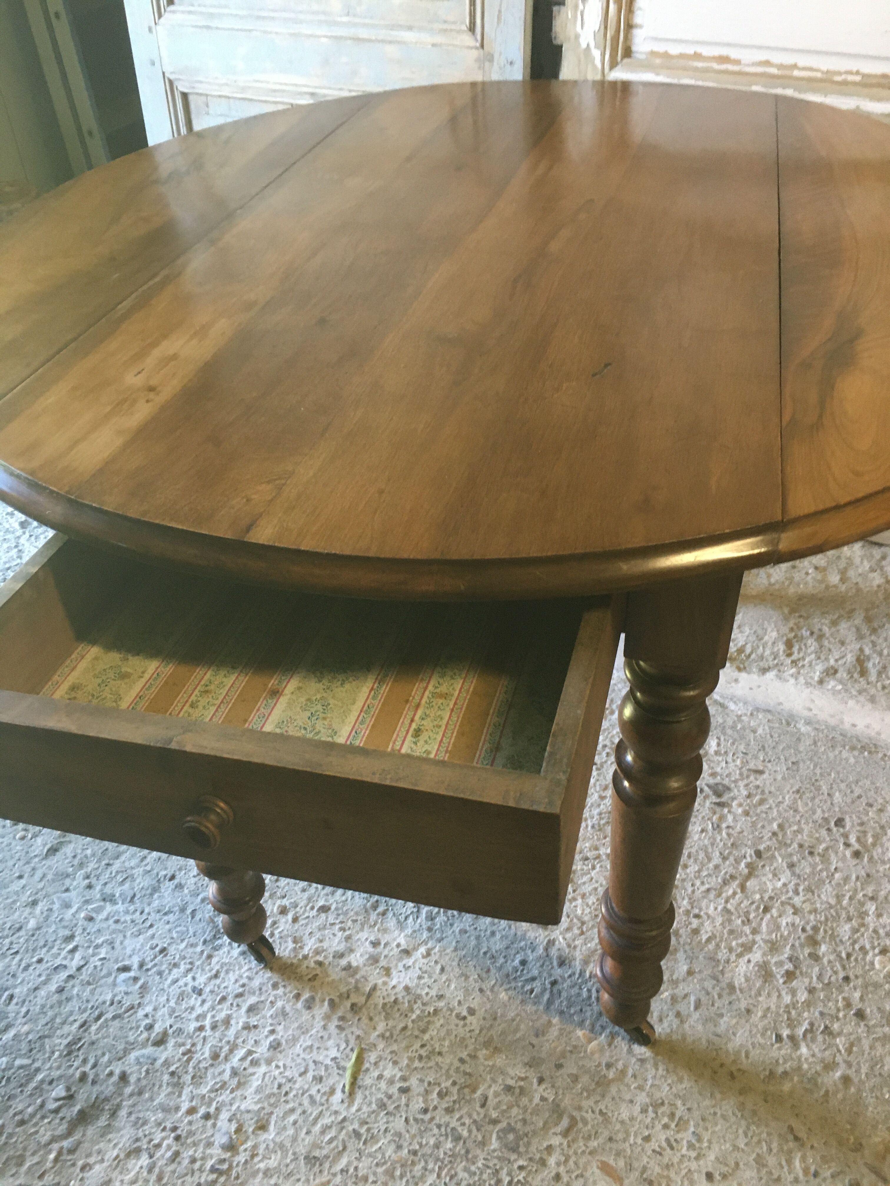 Walnut shutter table with drawer on wheels