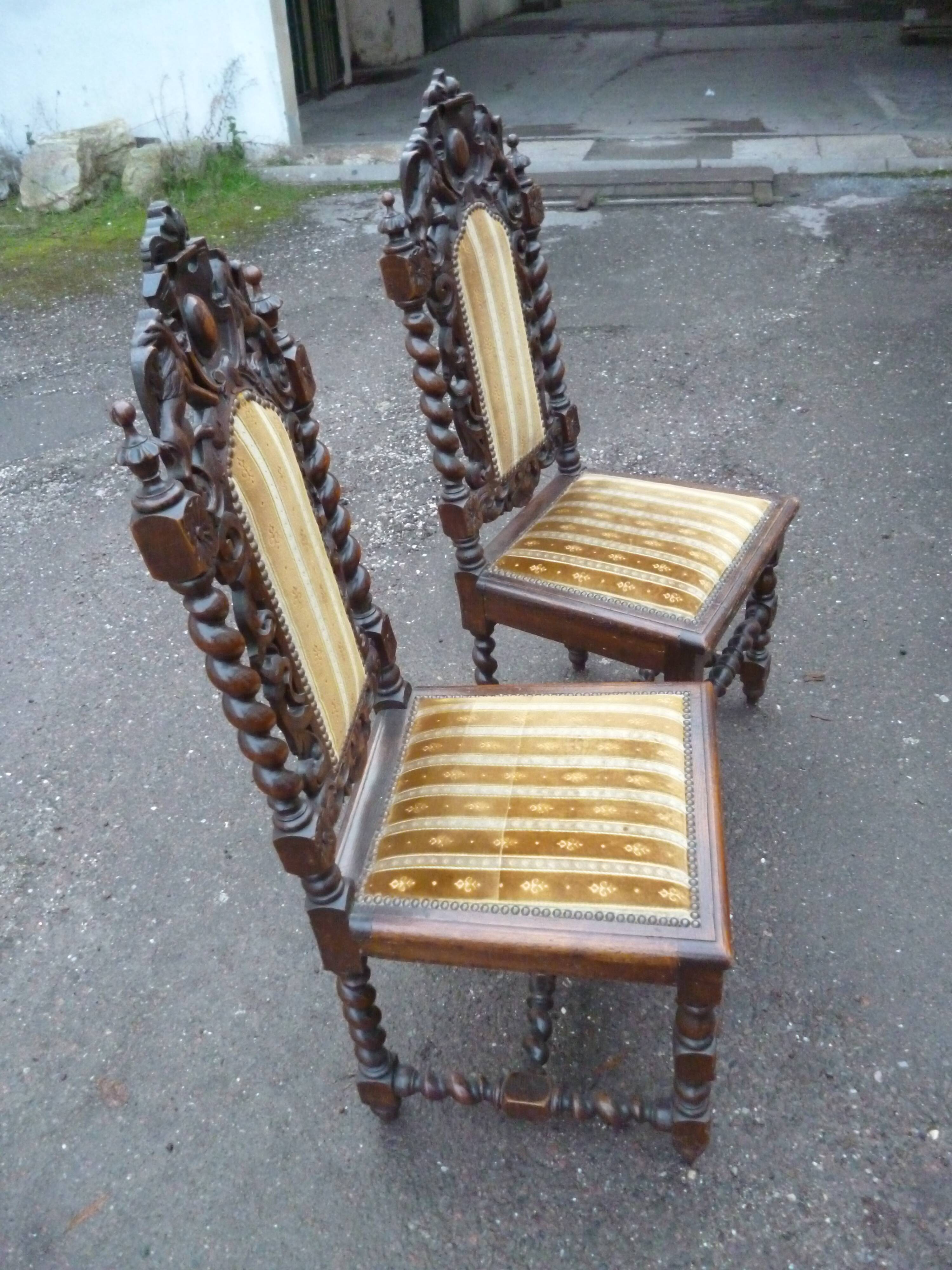 Paire de chaises sculptées