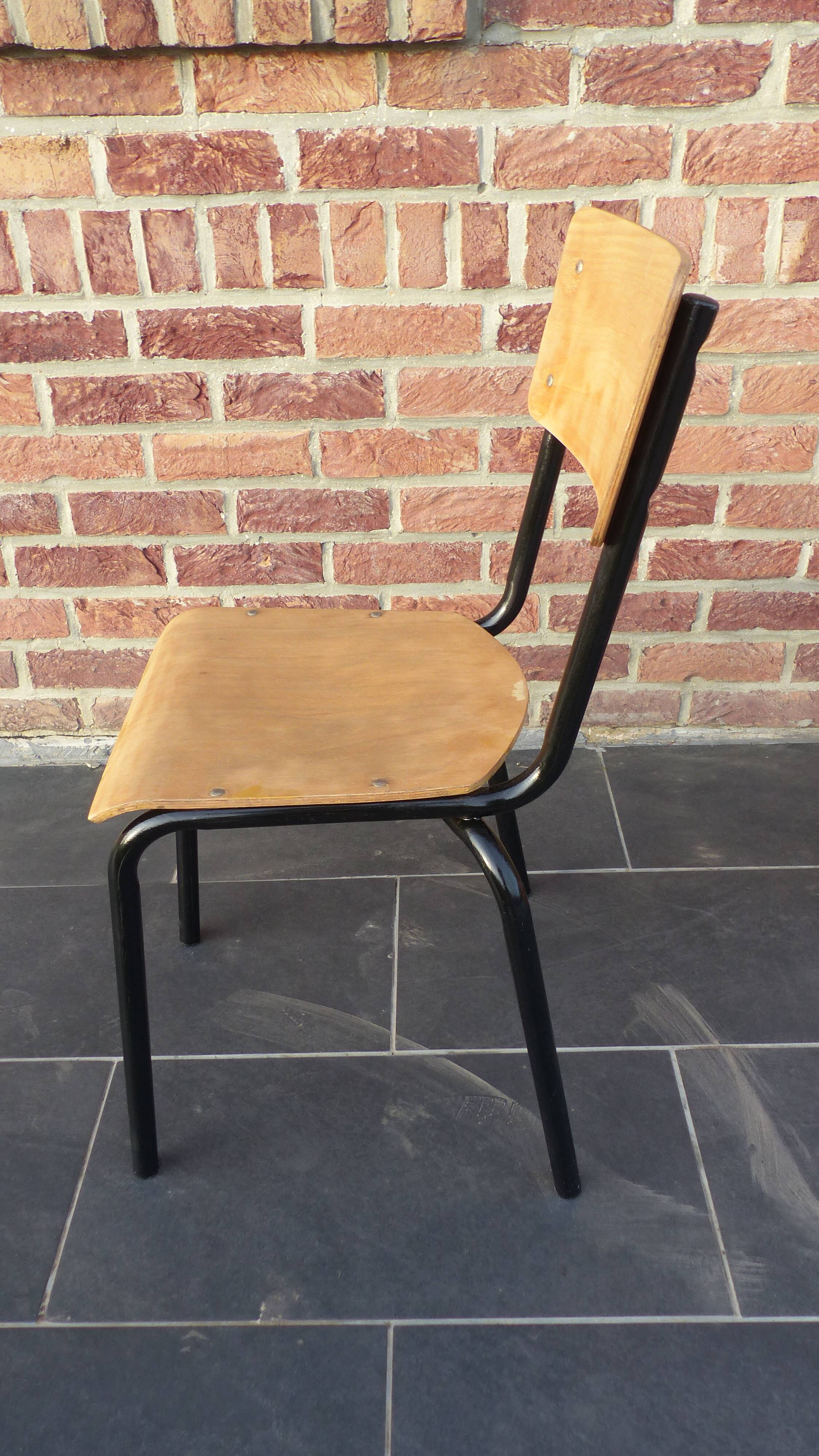 ancienne chaise d'école