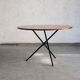 Table ronde élévatrice par Jürg Bally