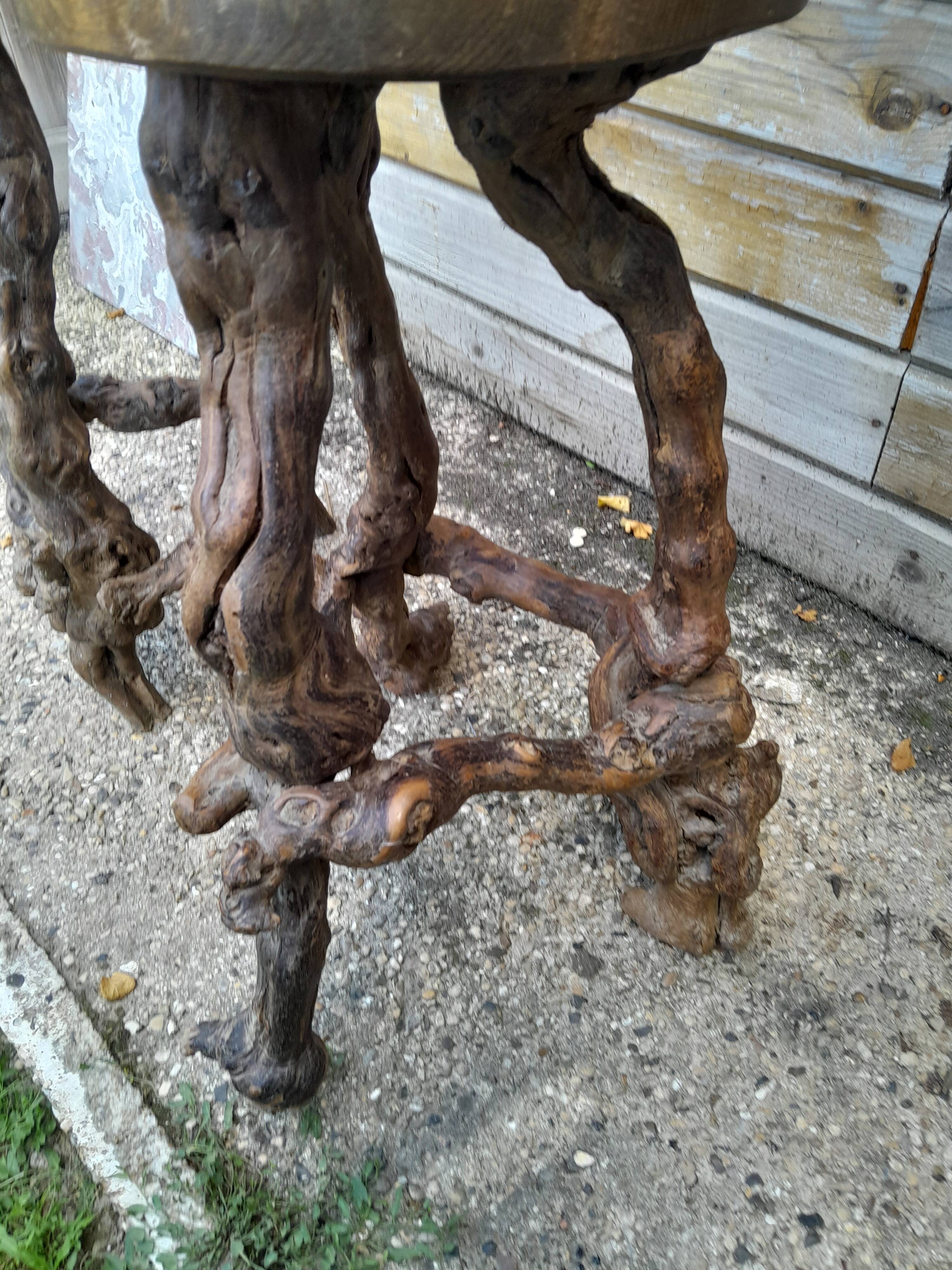 Pair of bar stools in vintage vine feet