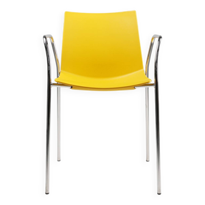 Chaise jaune du milieu - belgique