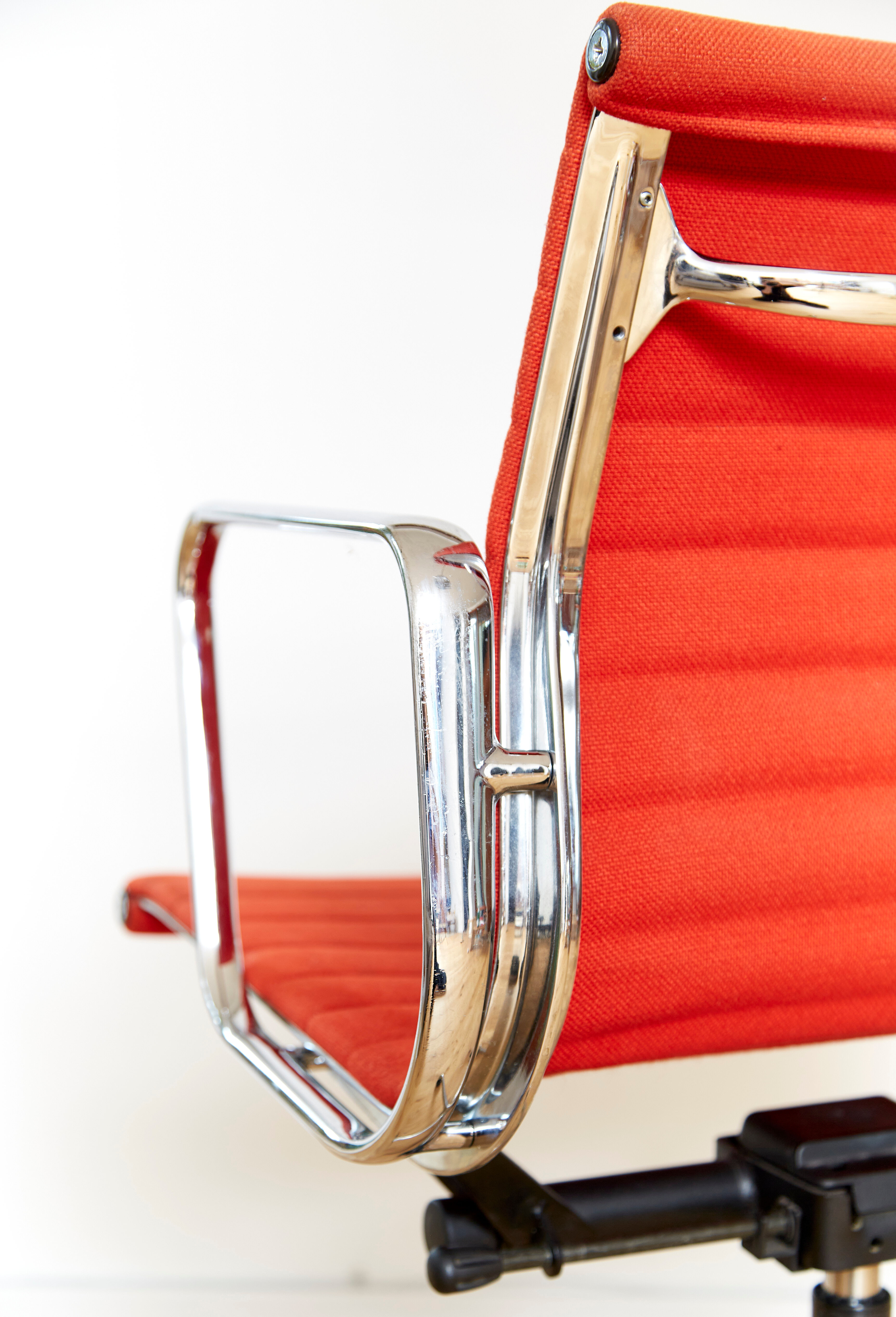 Charles & Ray Eames Bürostuhl office chair EA 117 for Vitra