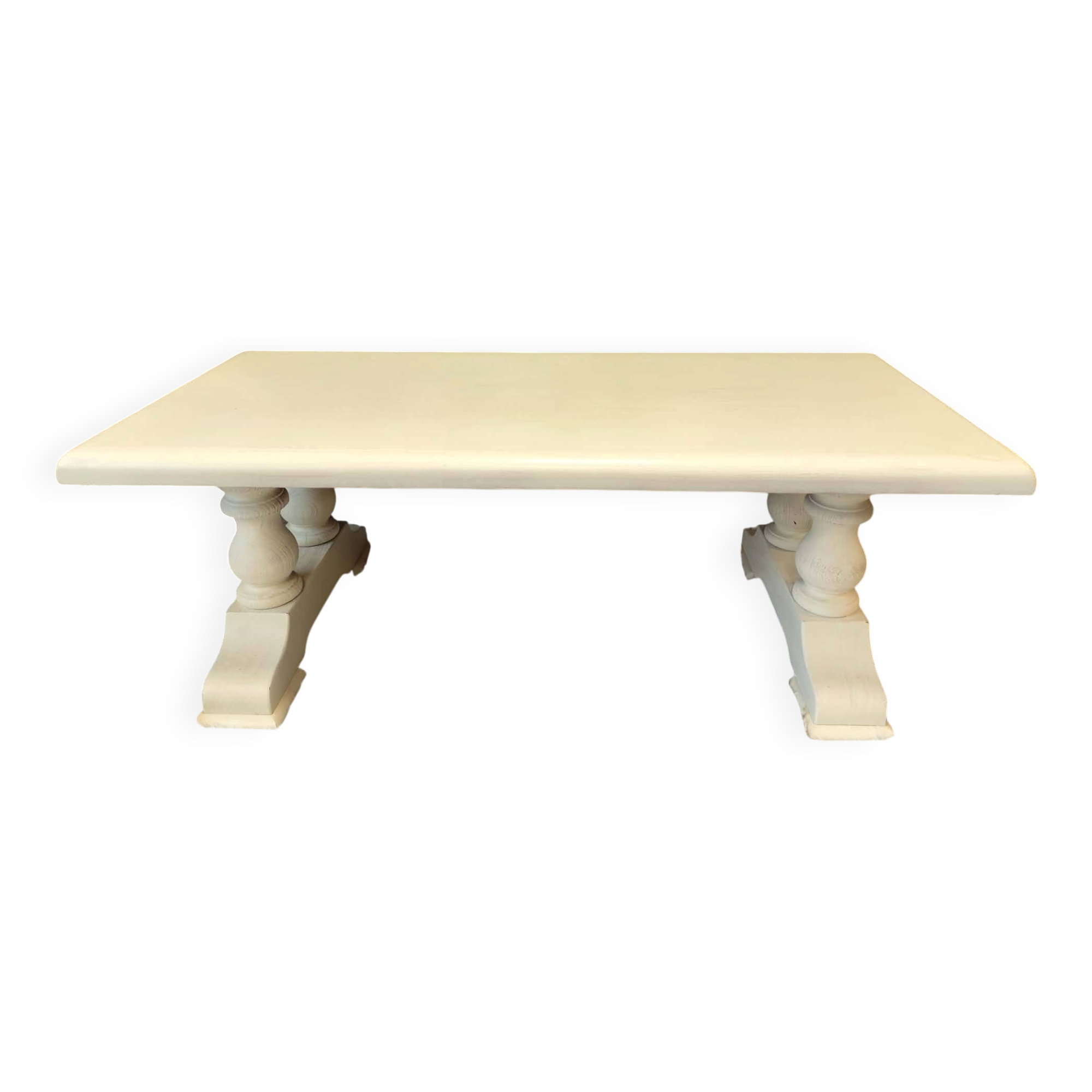 Coffee table in solid oak