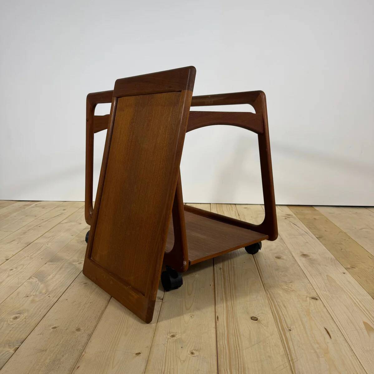 Mid-century modern service trolley in teak – Scandinavian design, 1960s