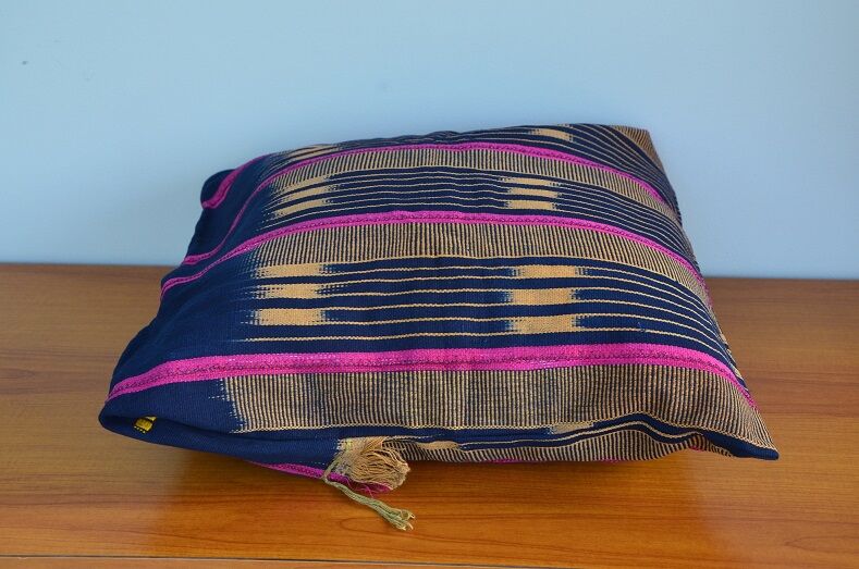 Cushion cover in blue baoulé fabric