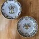 Lot de 2 assiettes décoratives en faïence de Desvres