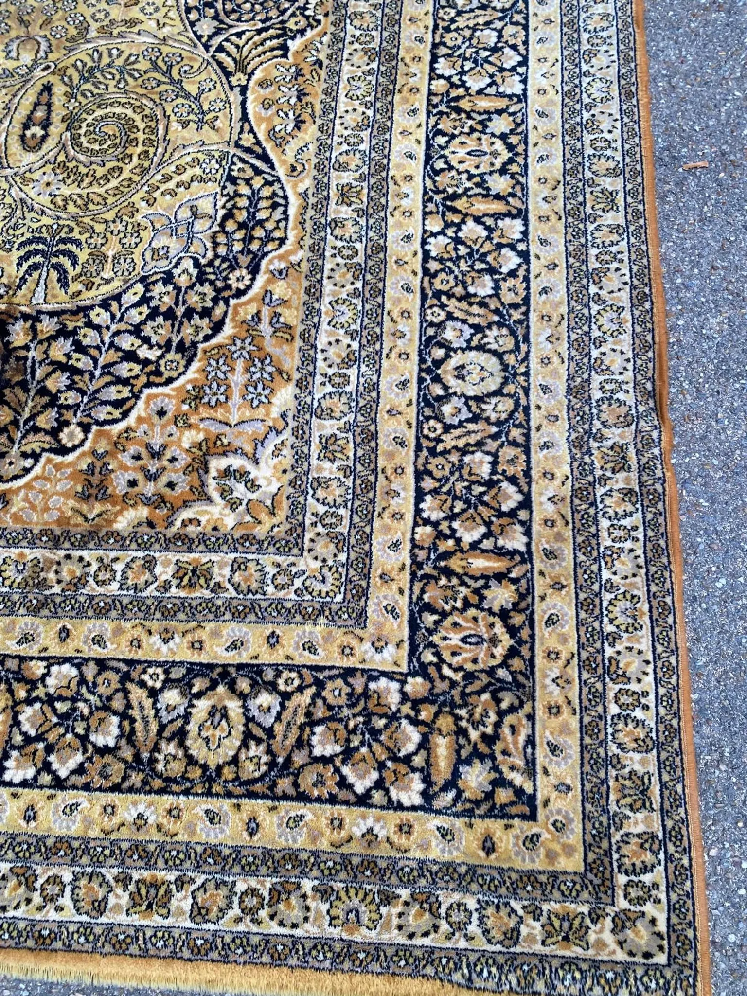 Large Persian wool rug 250x350 cm in gold and navy blue.