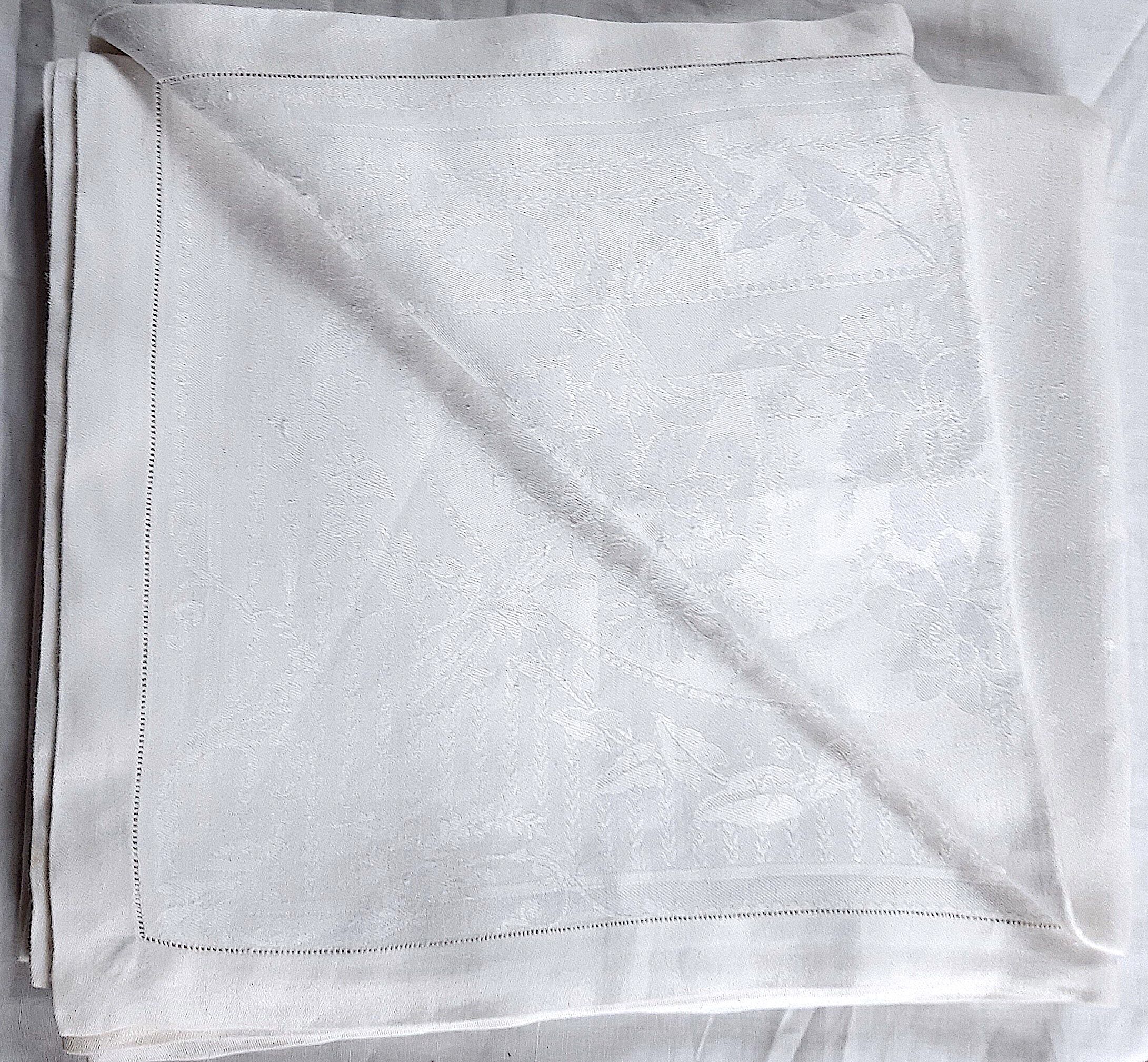 Damask tablecloth 1900 with floral decorations, 1m60 x 2m80