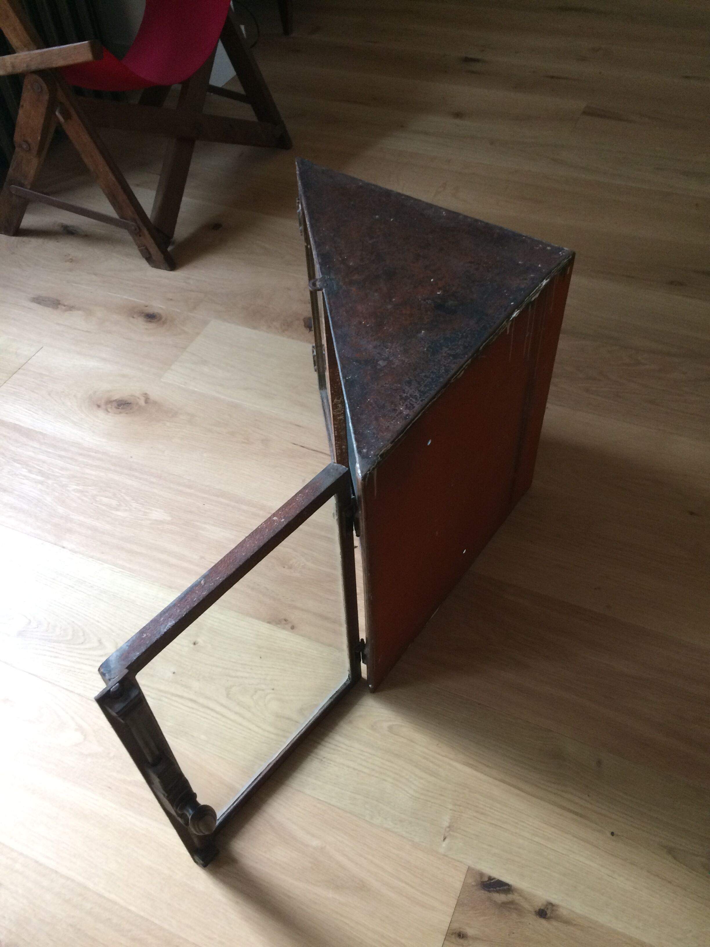 Metal and glass corner Cabinet