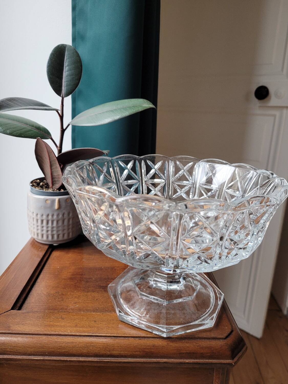 Chiseled crystal cup