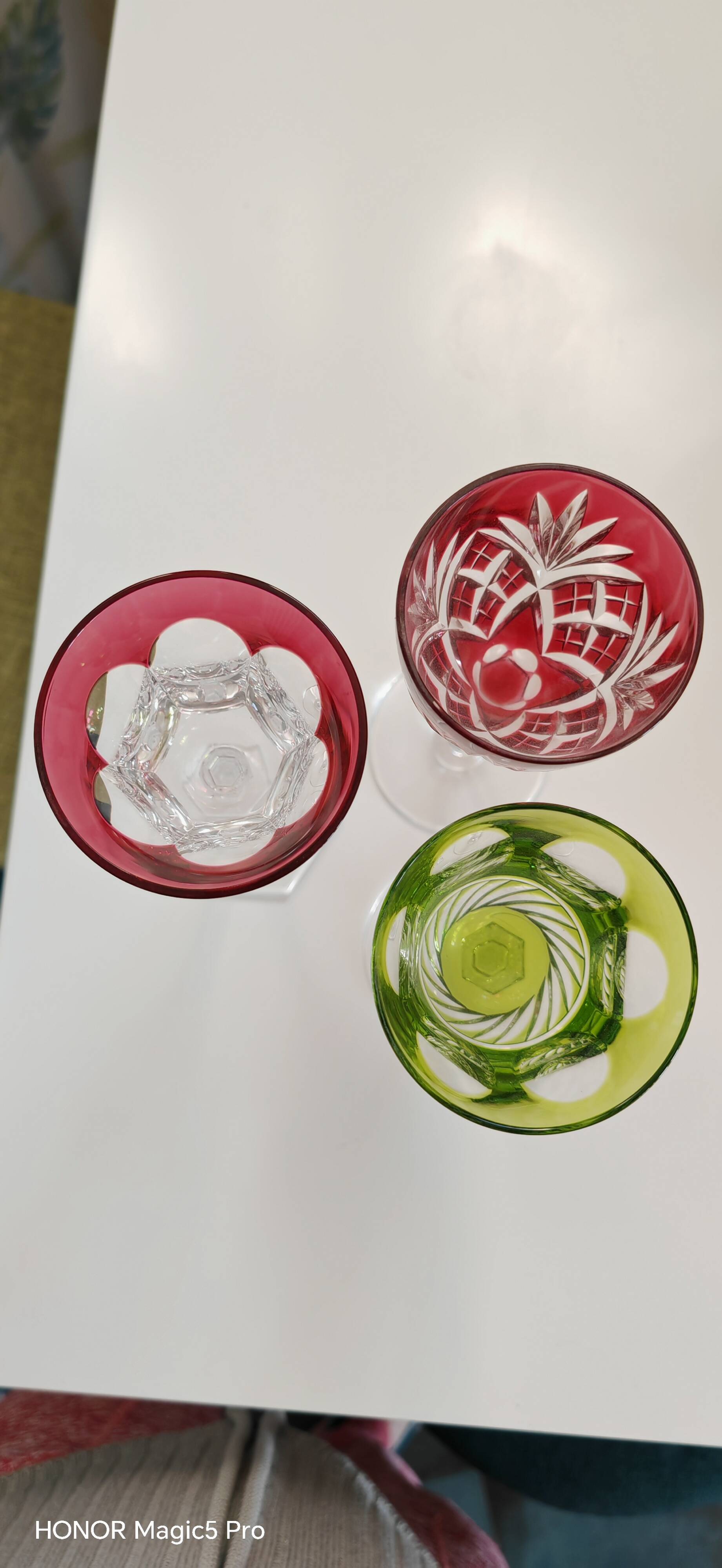 Verres: 1 Saint Louis, 1 Baccarat and 1 Bohème.