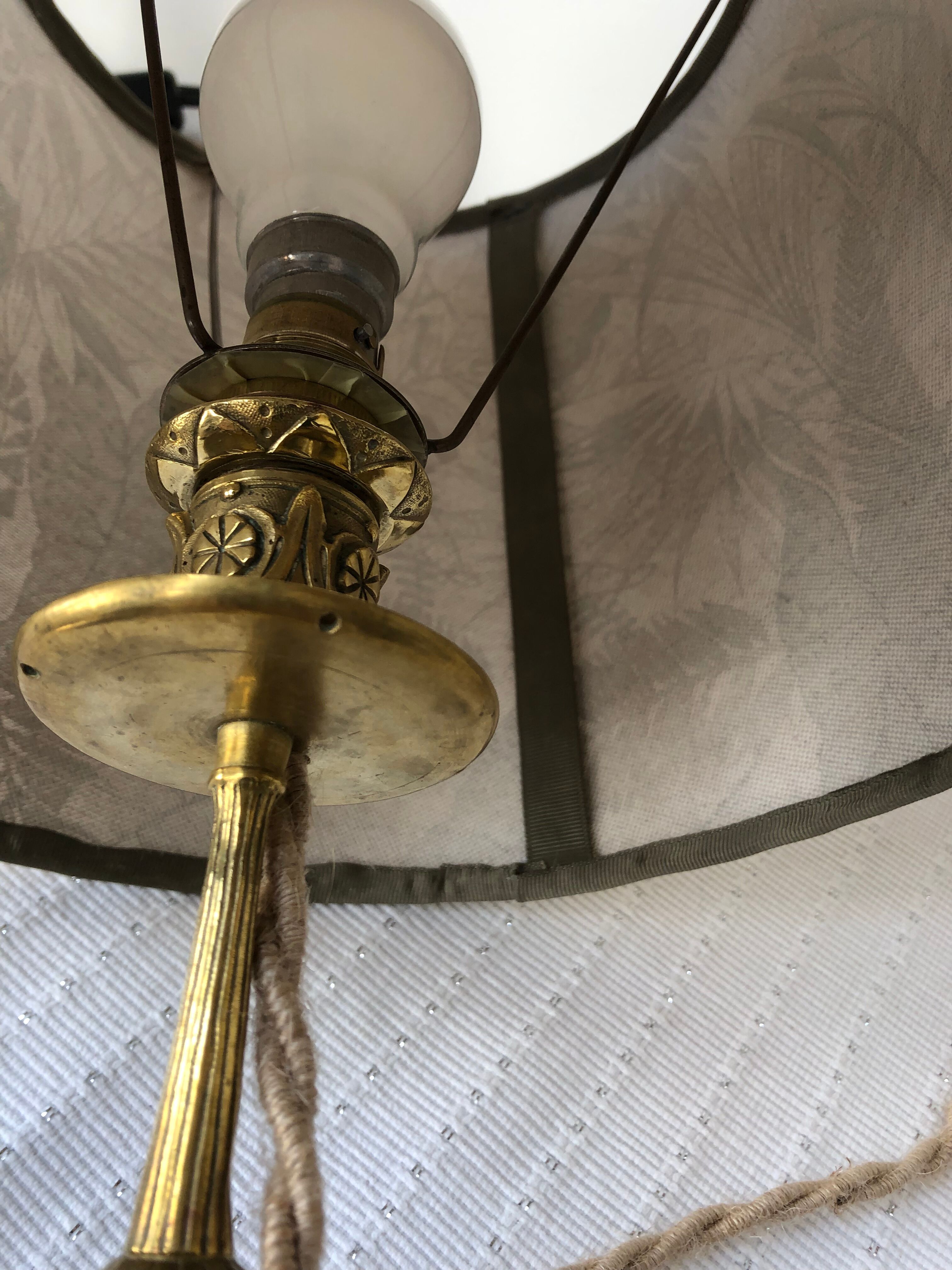 Brass foot table lamp